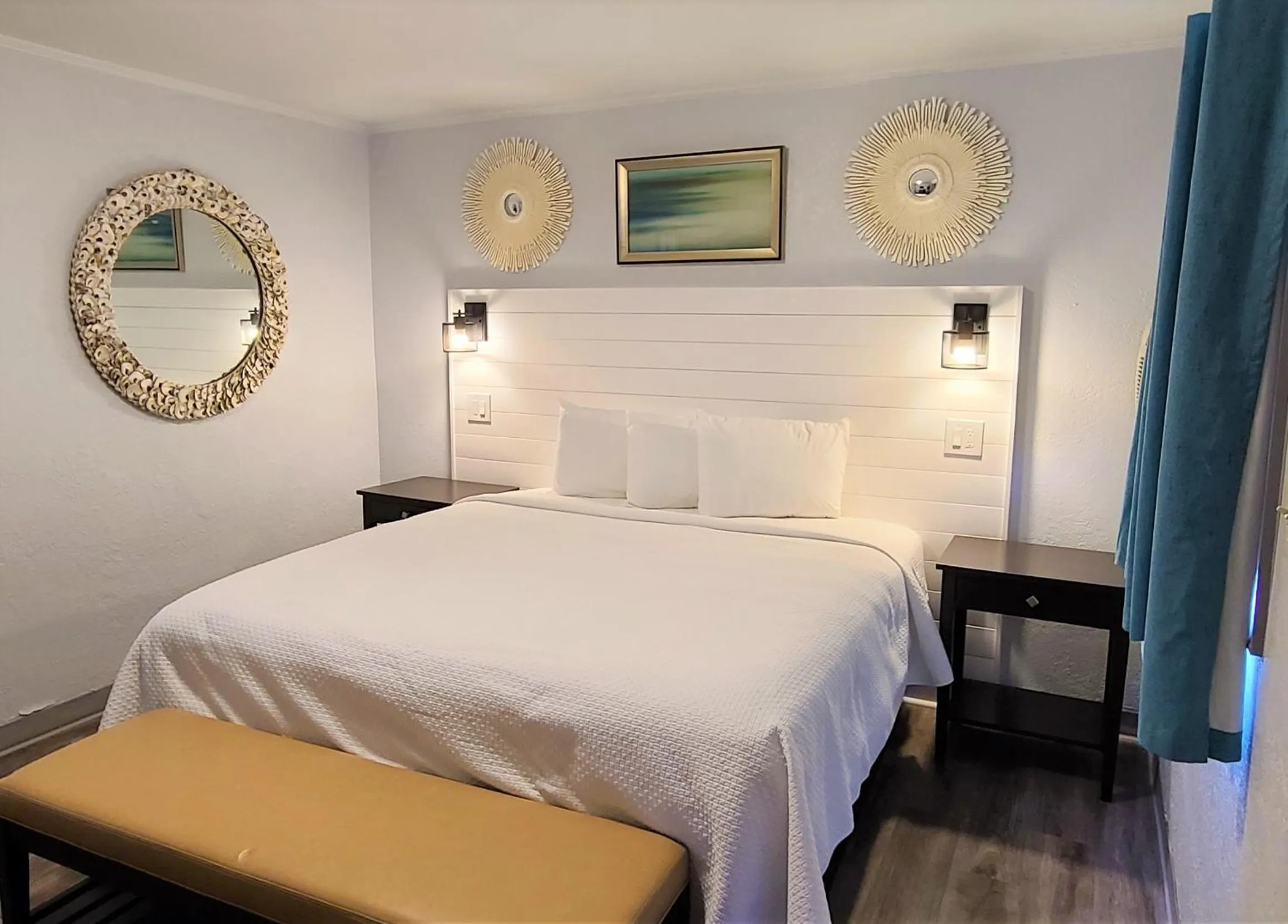 Bed in Outer Banks Motor Lodge