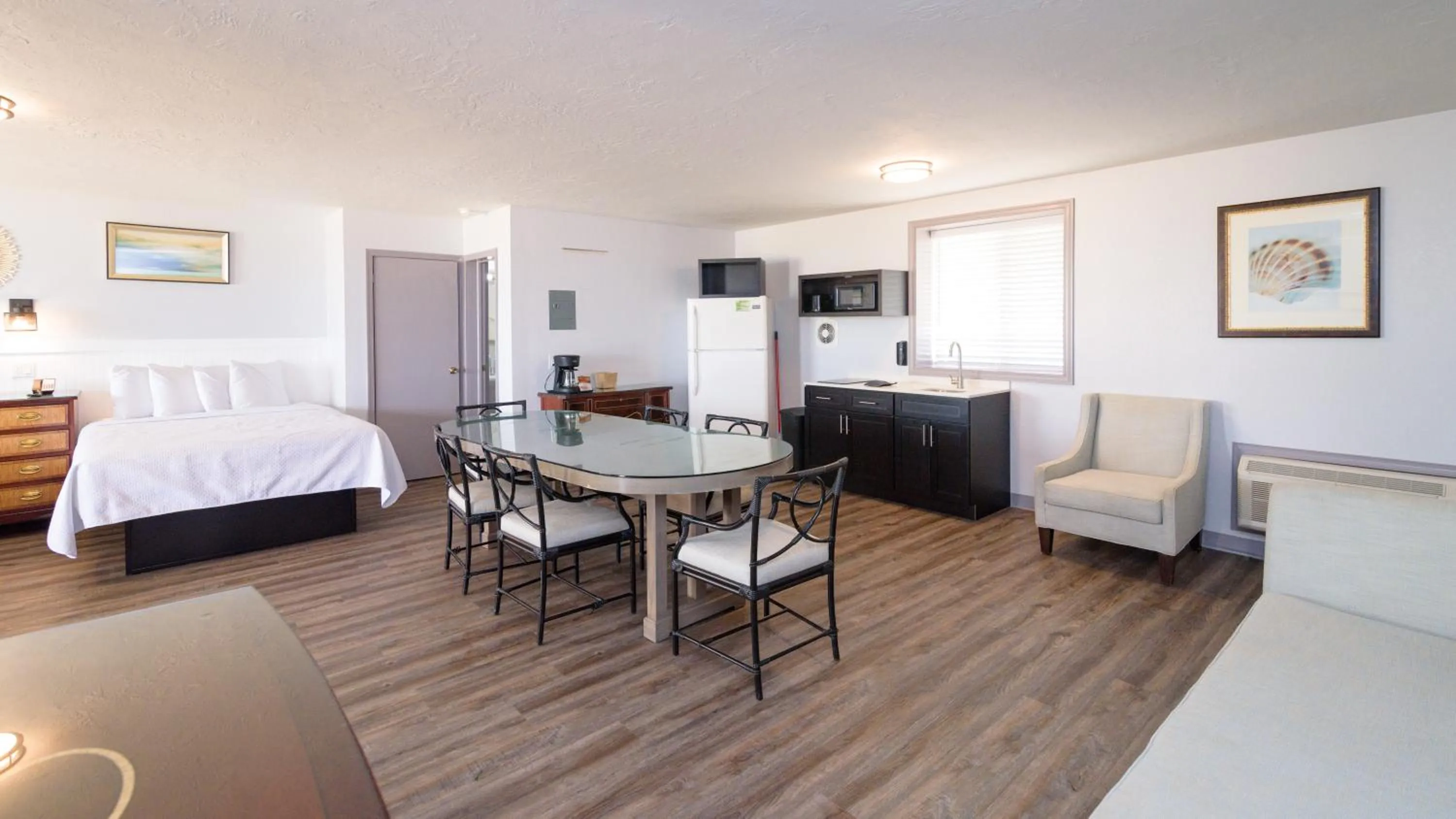 Bed in Outer Banks Motor Lodge