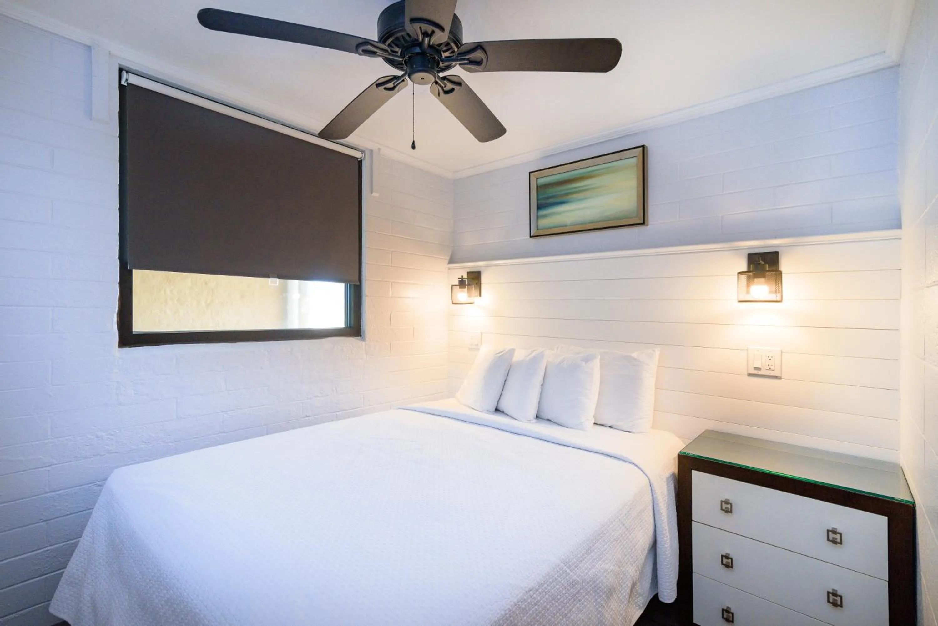 Bed in Outer Banks Motor Lodge