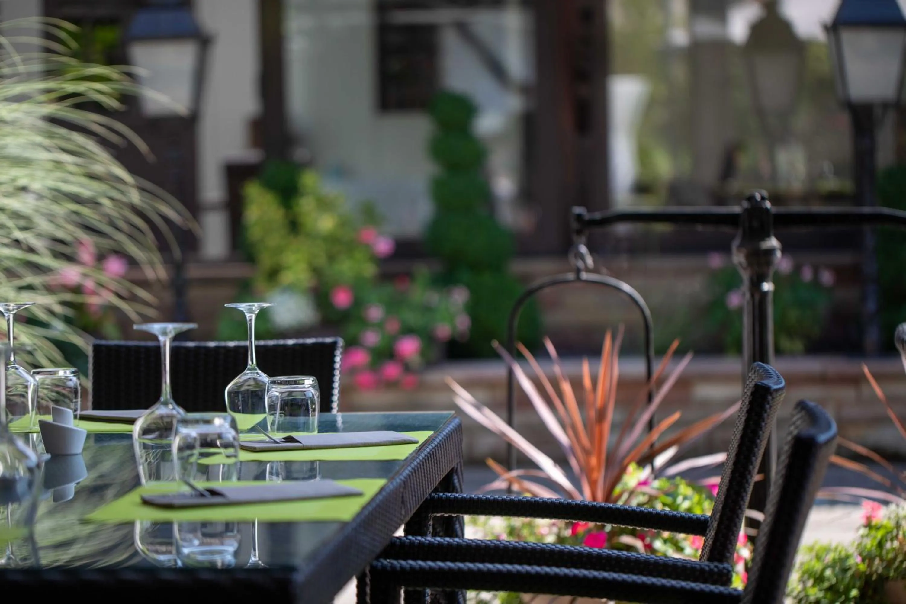 Patio in Hôtel Restaurant Au Boeuf