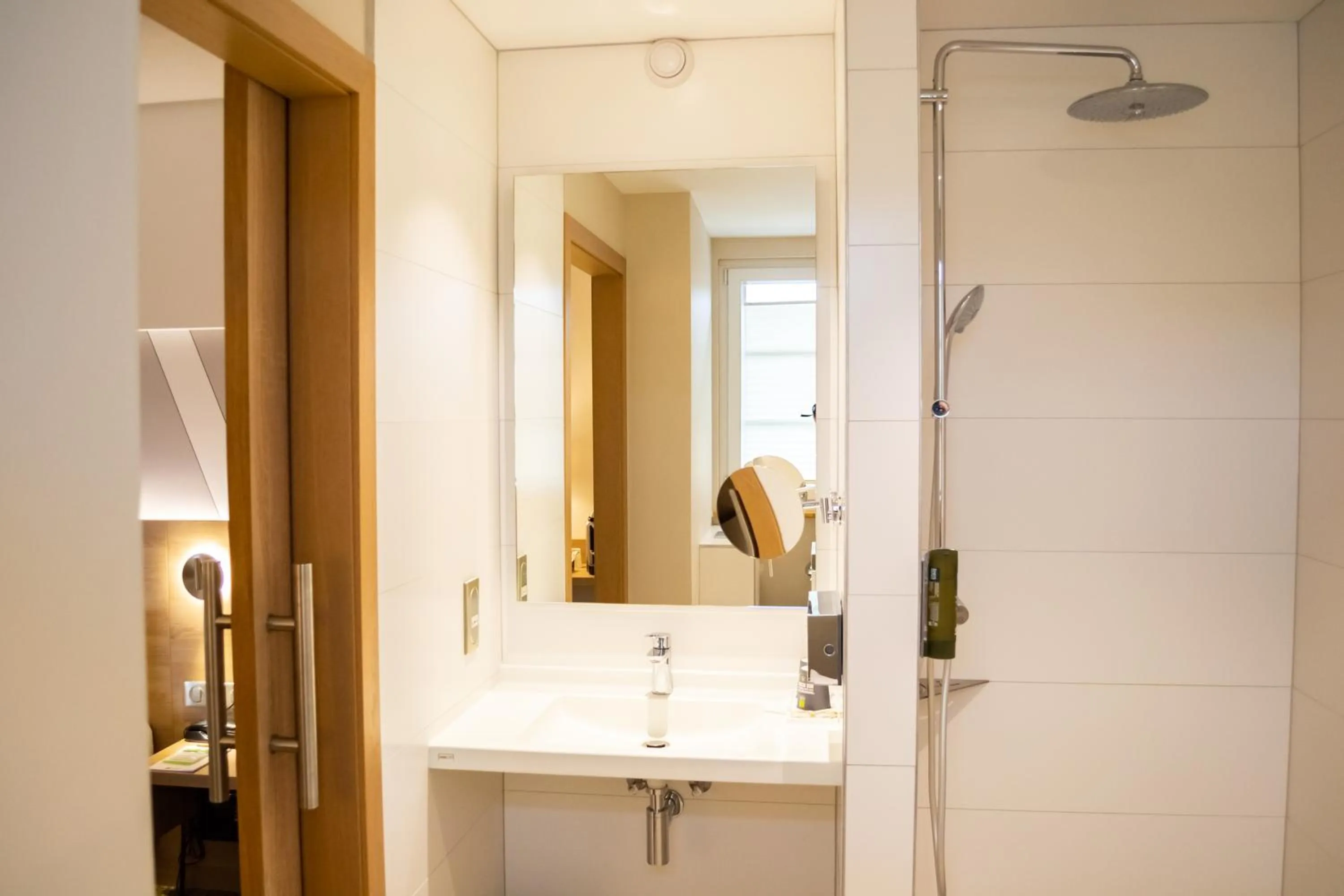 Shower in Hôtel Restaurant Au Boeuf