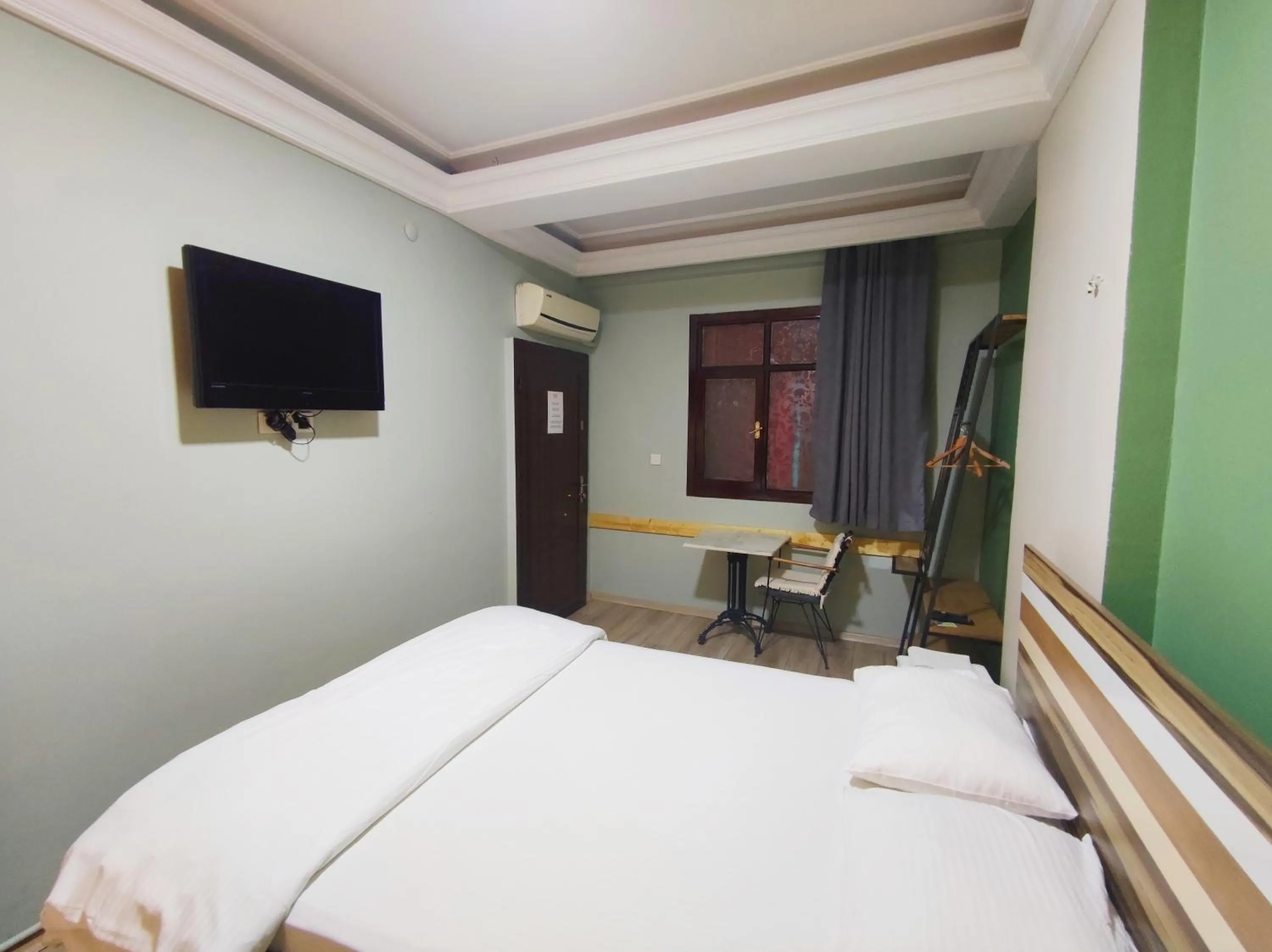 Bedroom, Bed in YOLO Hostel