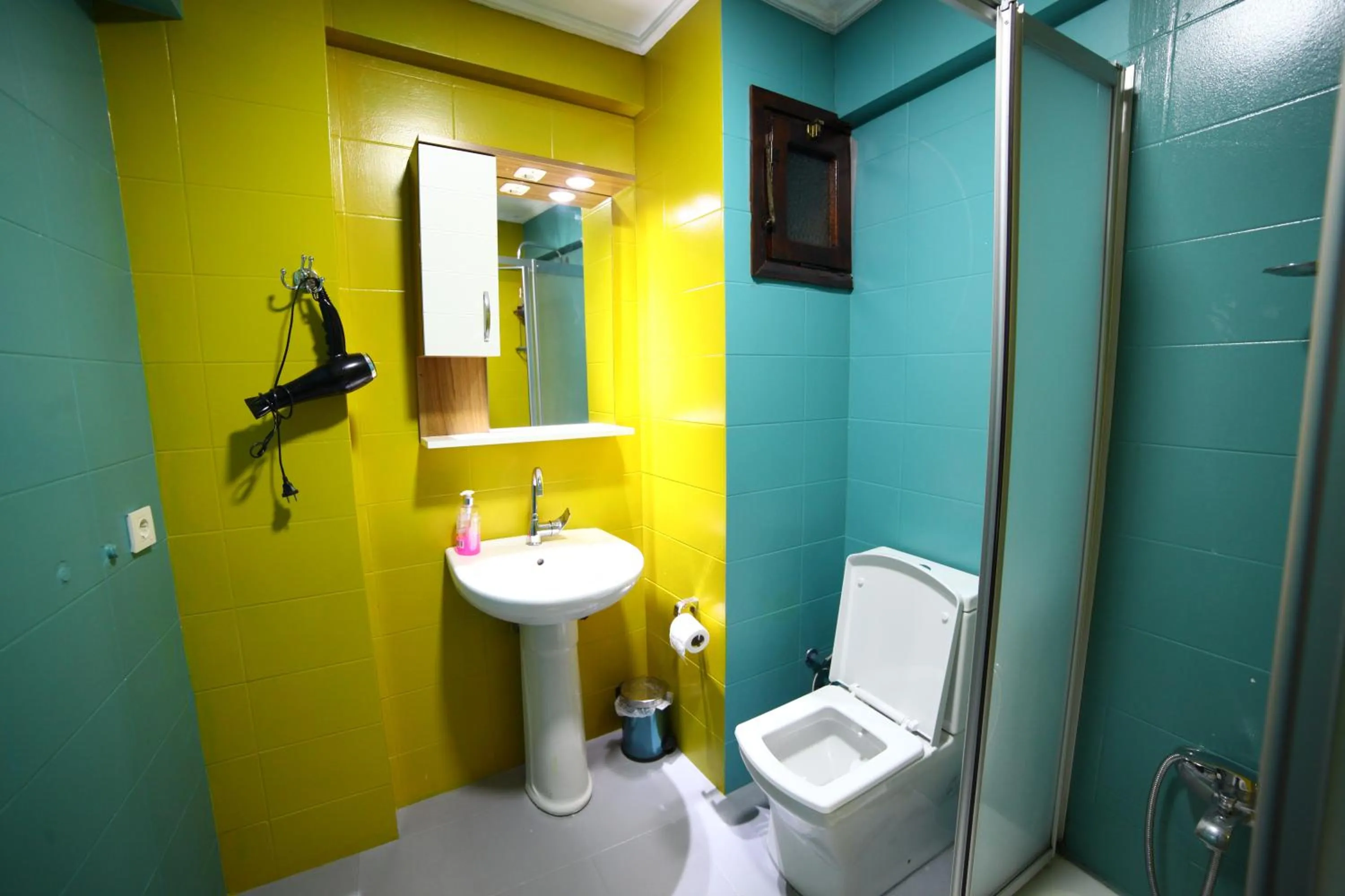 Bathroom in YOLO Hostel