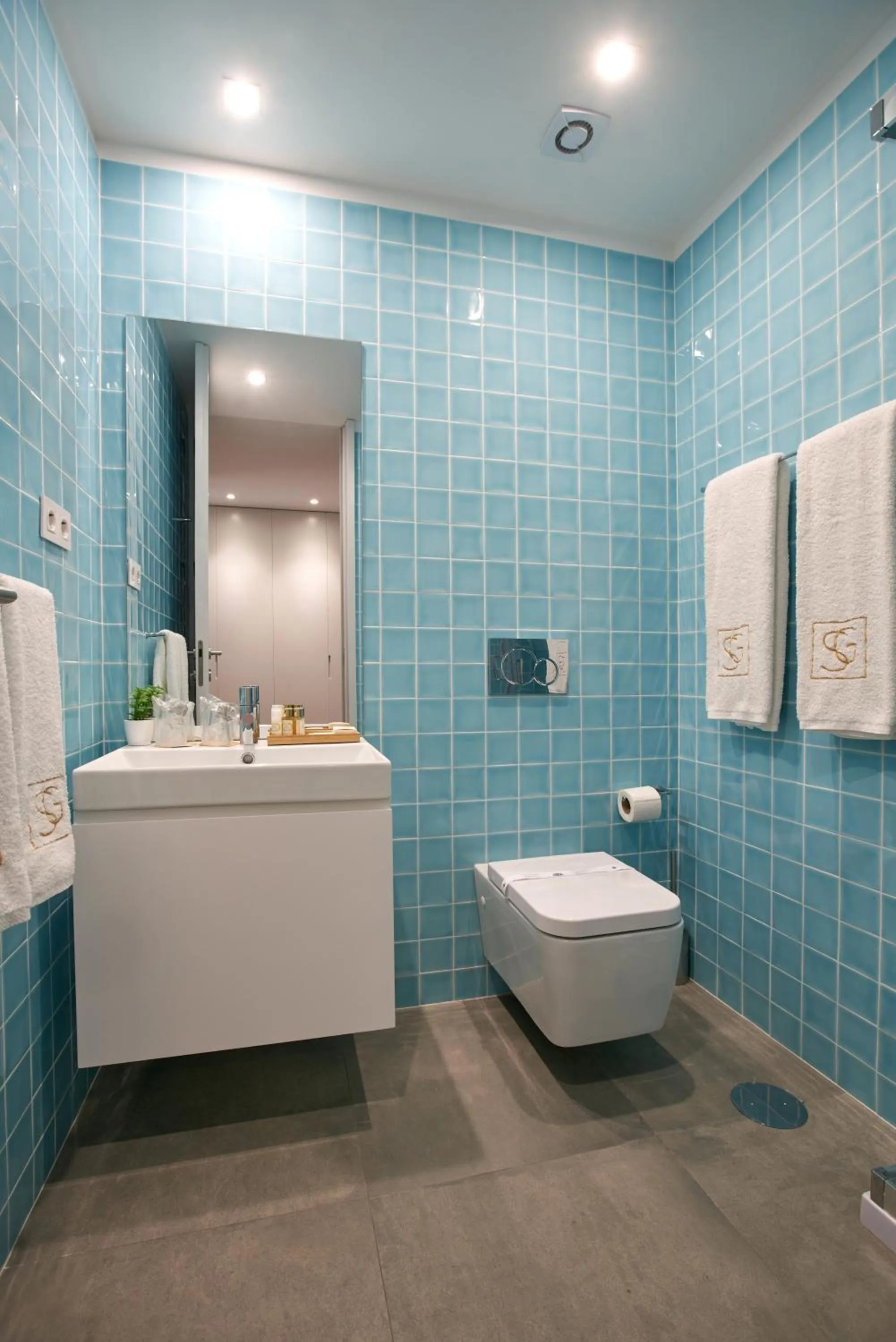 Toilet in Signature Apartments Santa Catarina