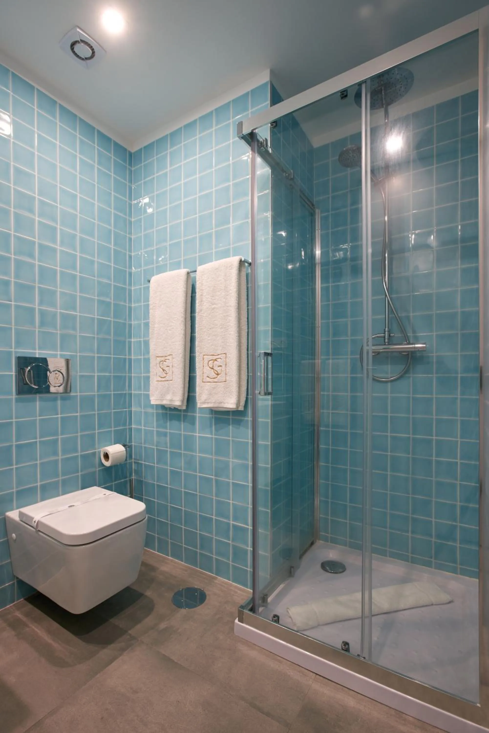 Shower in Signature Apartments Santa Catarina