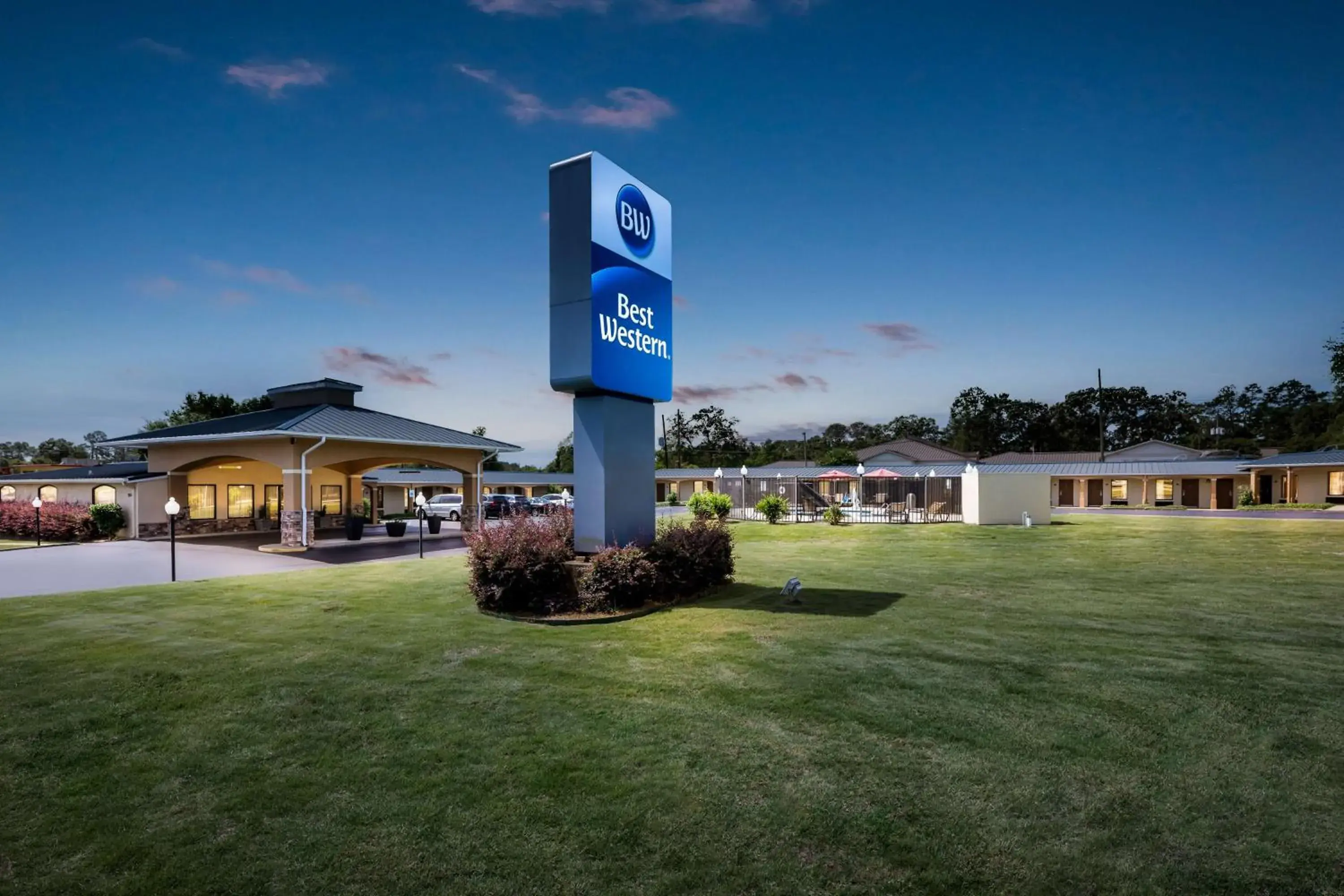 Property building in Best Western Catalina Inn Property building in Best Western Catalina Inn