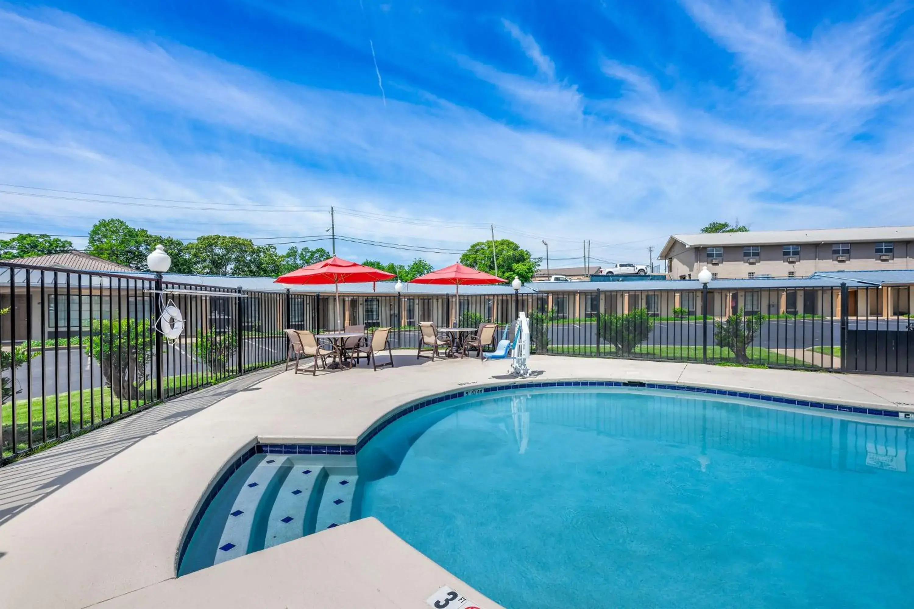 Pool view in Best Western Catalina Inn Pool view in Best Western Catalina Inn