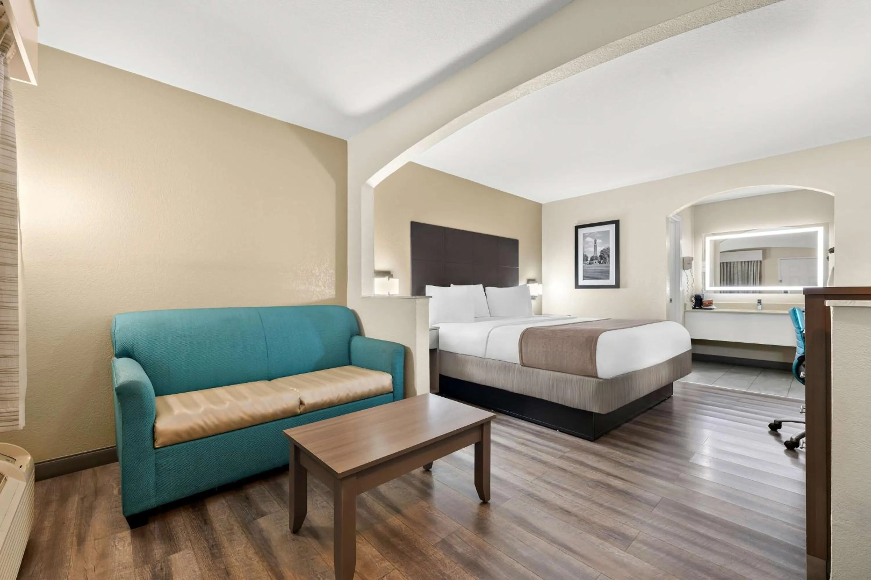 Bedroom, Bed in Best Western Catalina Inn