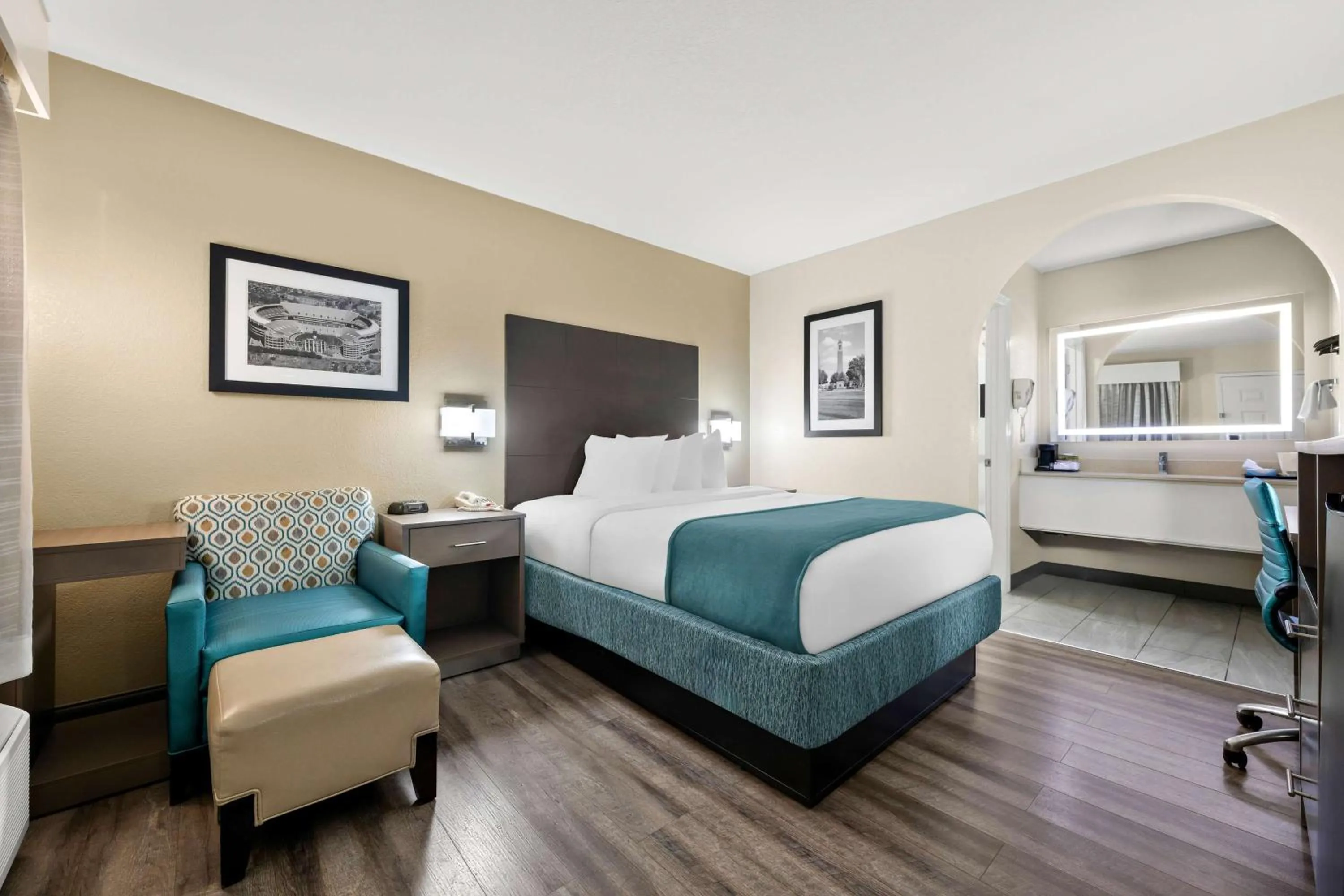 Bedroom, Bed in Best Western Catalina Inn