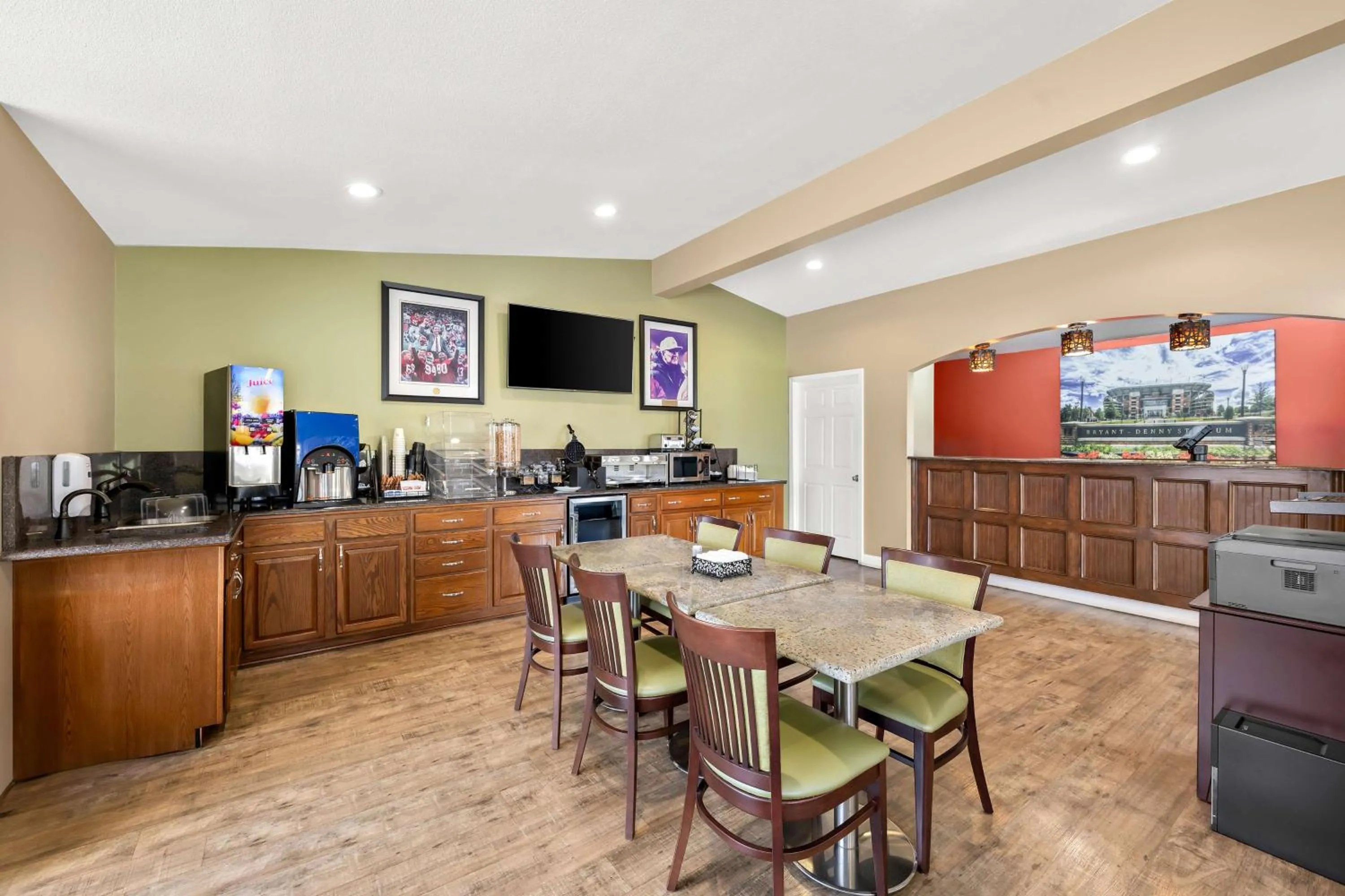 Breakfast in Best Western Catalina Inn