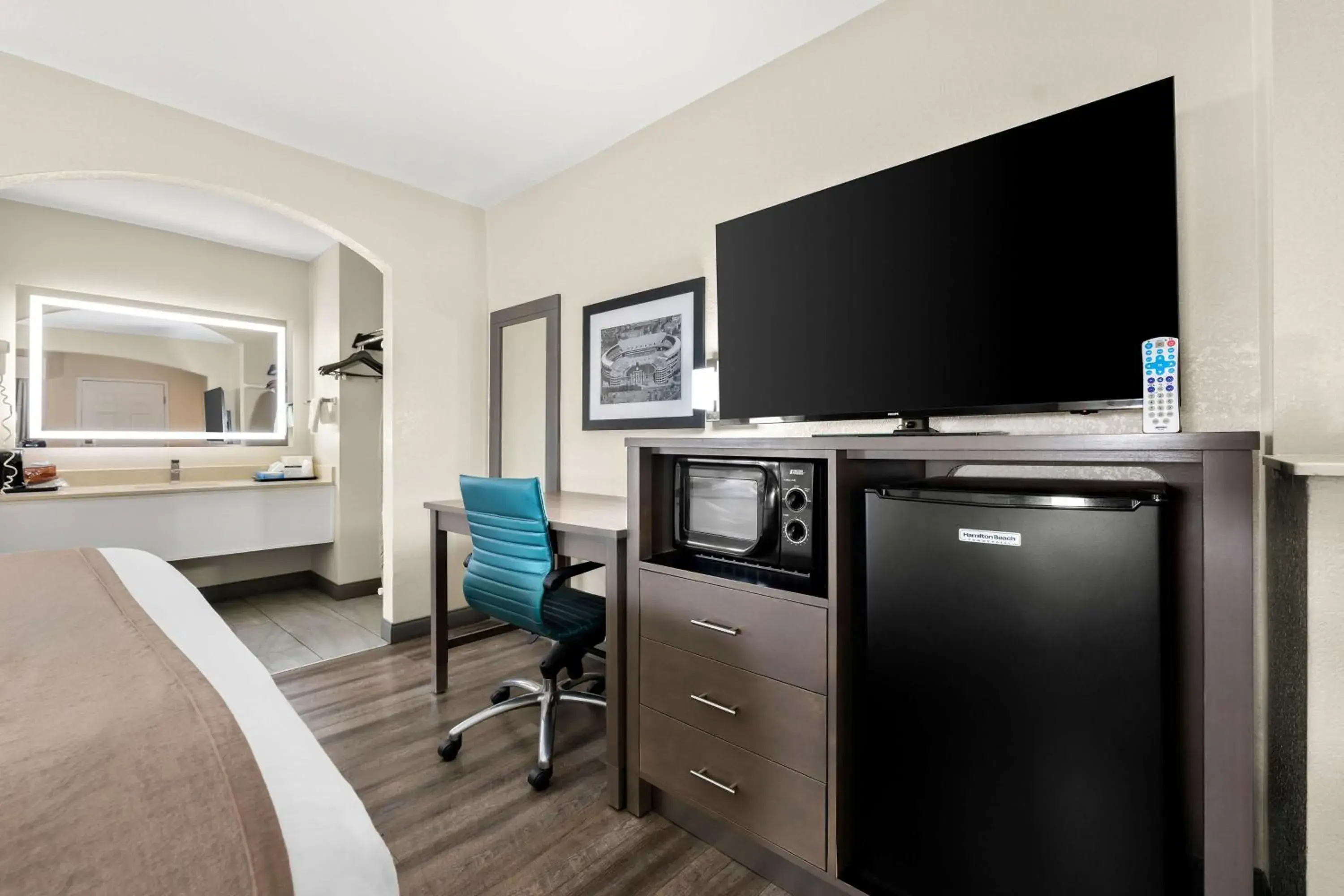 King Room with Sofa Bed - Non-Smoking in Best Western Catalina Inn King Room with Sofa Bed - Non-Smoking in Best Western Catalina Inn