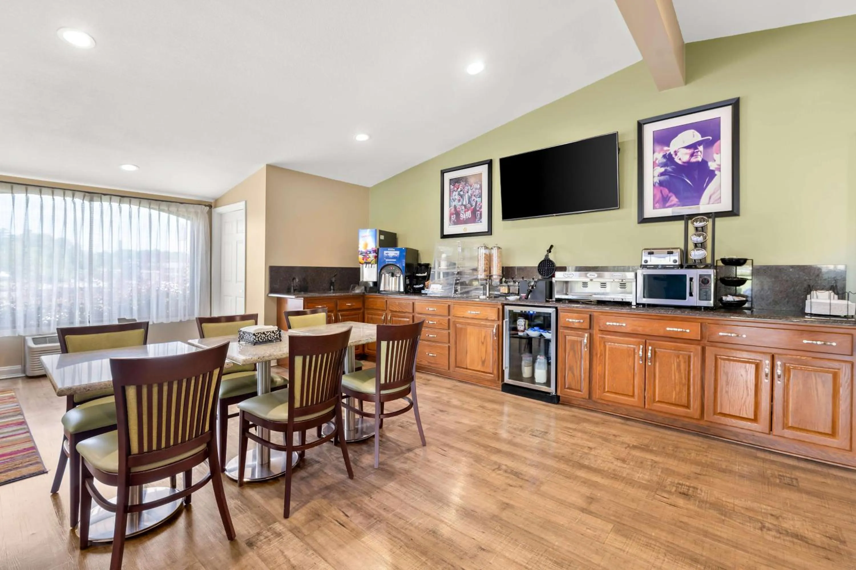 Breakfast in Best Western Catalina Inn