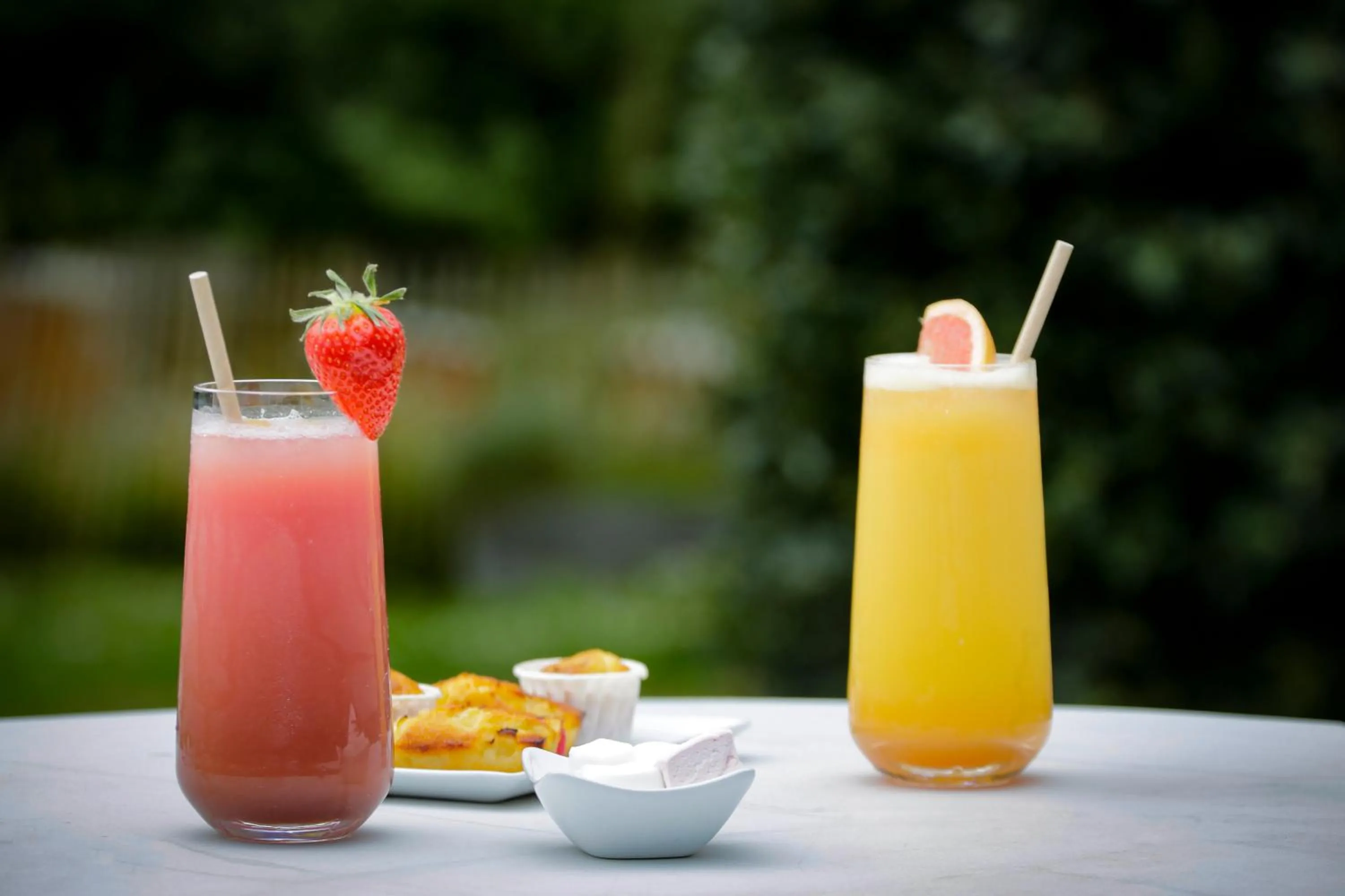 Lounge or bar in Le Richebourg Hôtel, Restaurant & Spa