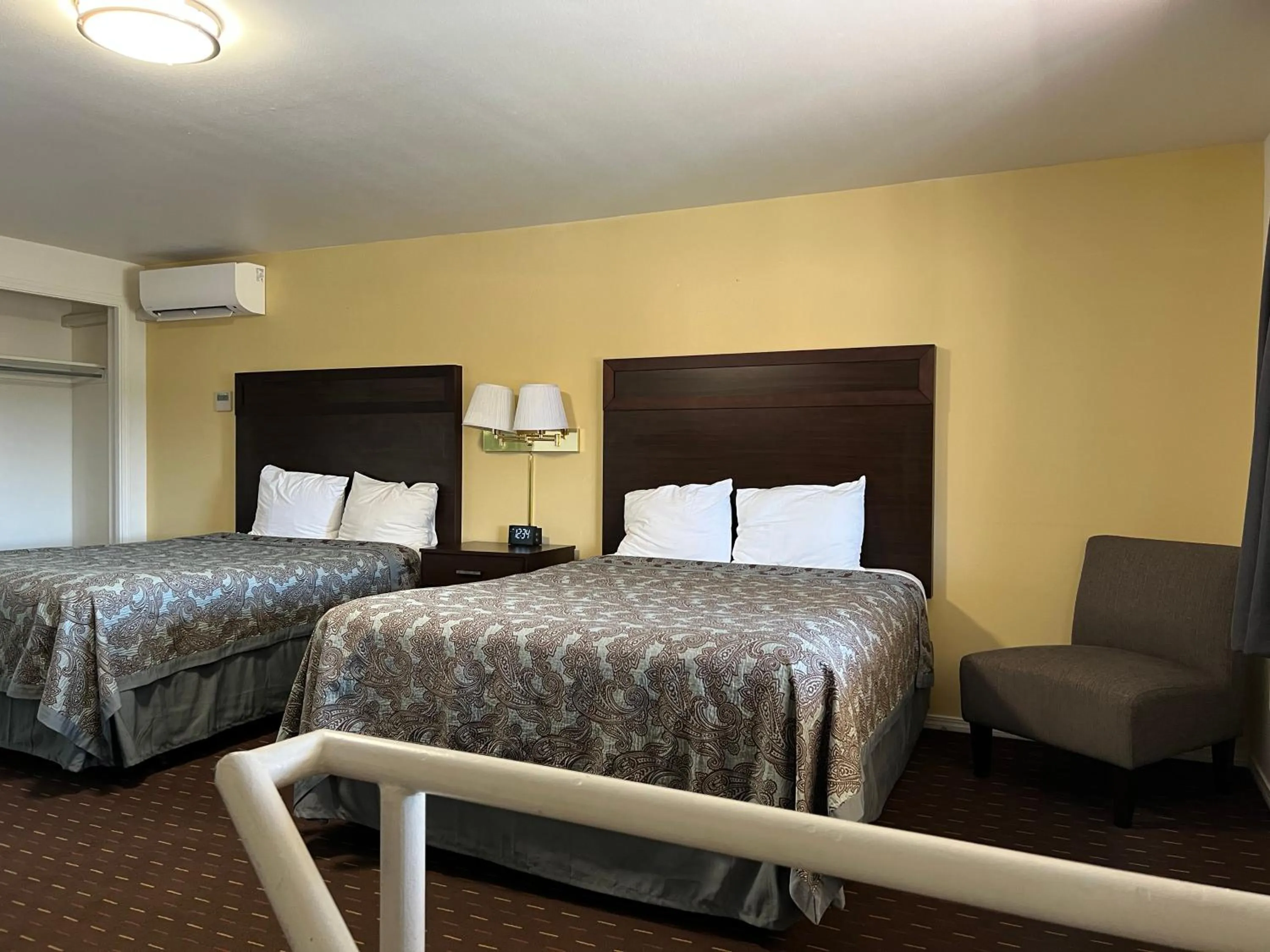 Bedroom, Bed in Port Townsend Inn