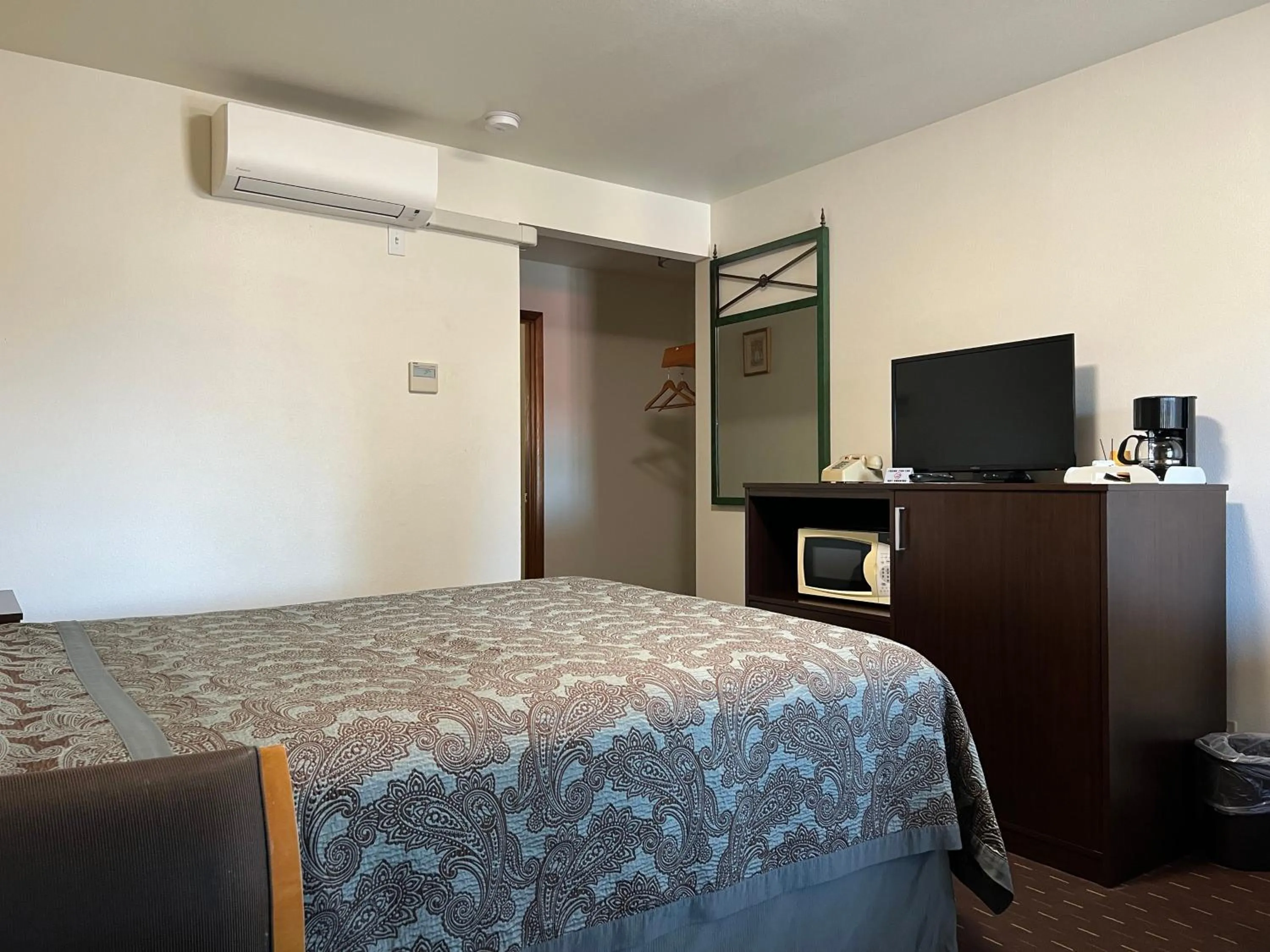 Bedroom, Bed in Port Townsend Inn