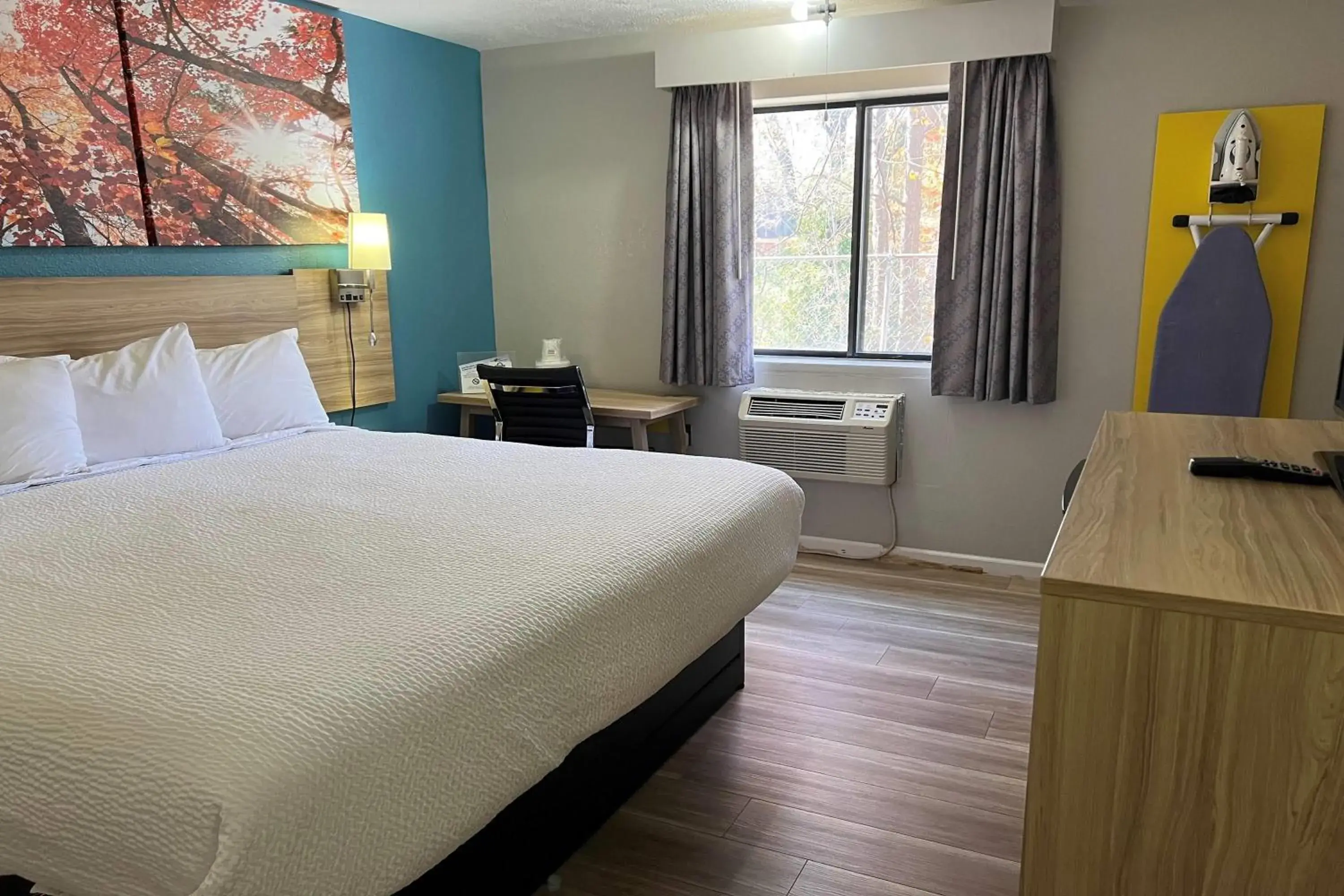 Photo of the whole room, Bed in Days Inn by Wyndham Warrensburg Photo of the whole room, Bed in Days Inn by Wyndham Warrensburg