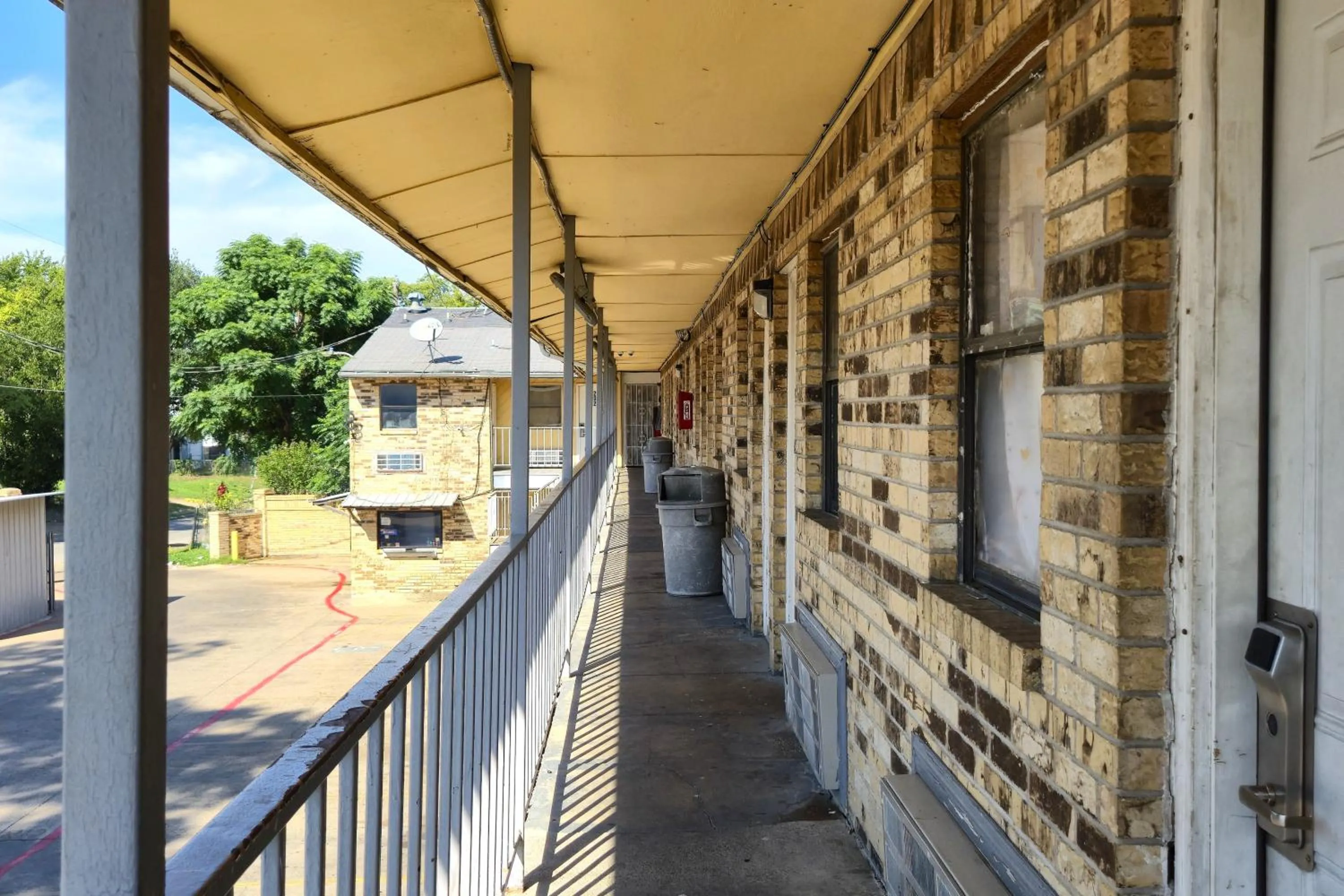 Balcony/Terrace in Mi Amor Inn & Suites by Hotel O Dallas Tx Hwy 352