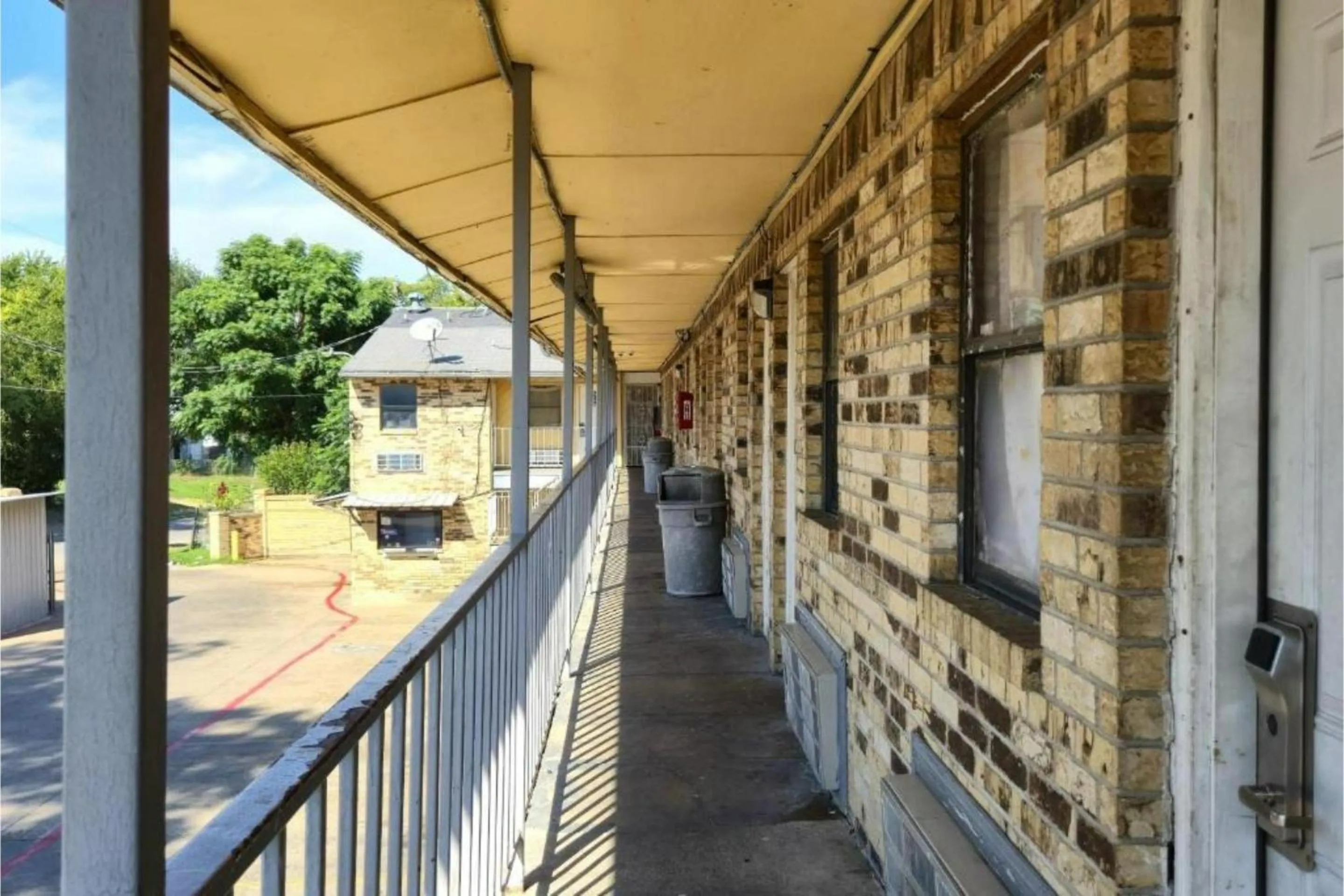 Balcony/Terrace in Mi Amor Inn & Suites by Hotel O Dallas Tx Hwy 352