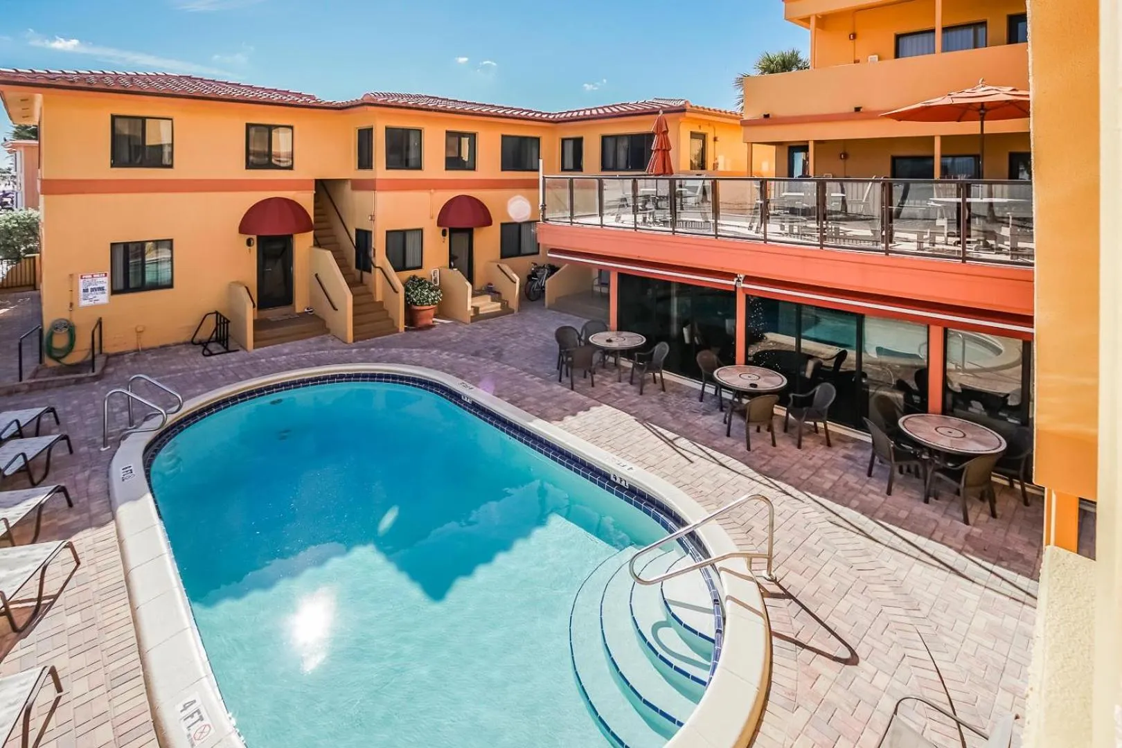 Property building in Hollywood Sands Resort