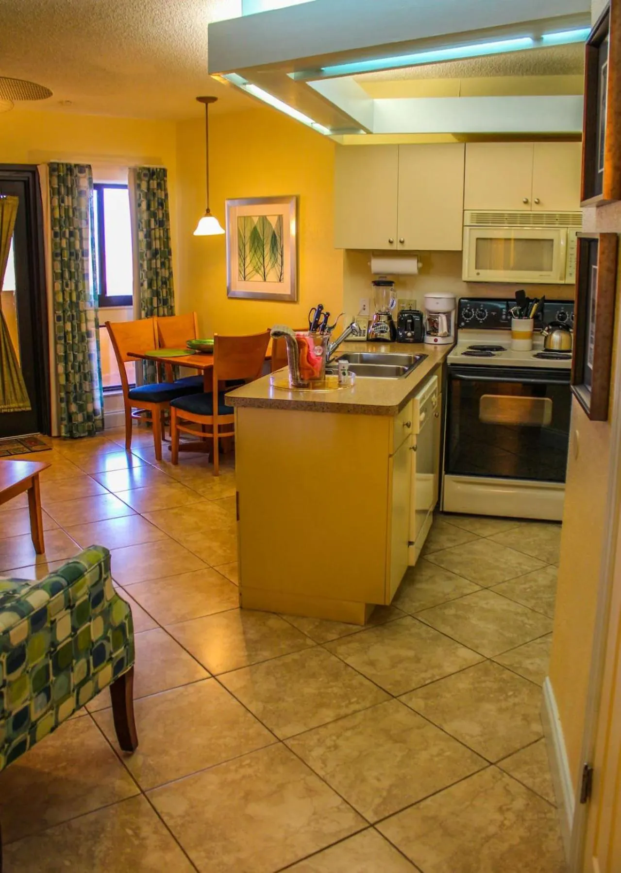 Kitchen or kitchenette in Hollywood Sands Resort