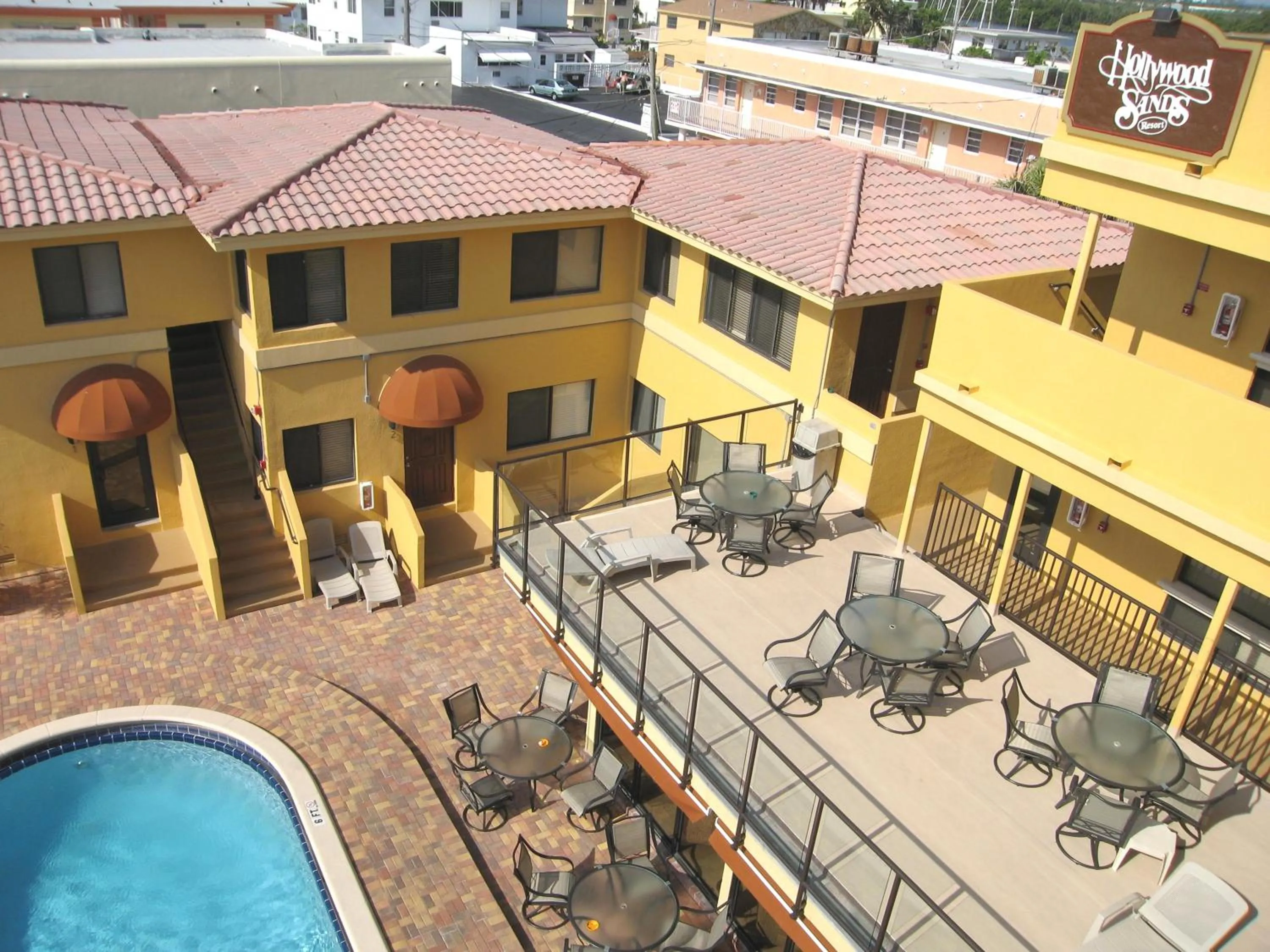 Facade/entrance in Hollywood Sands Resort