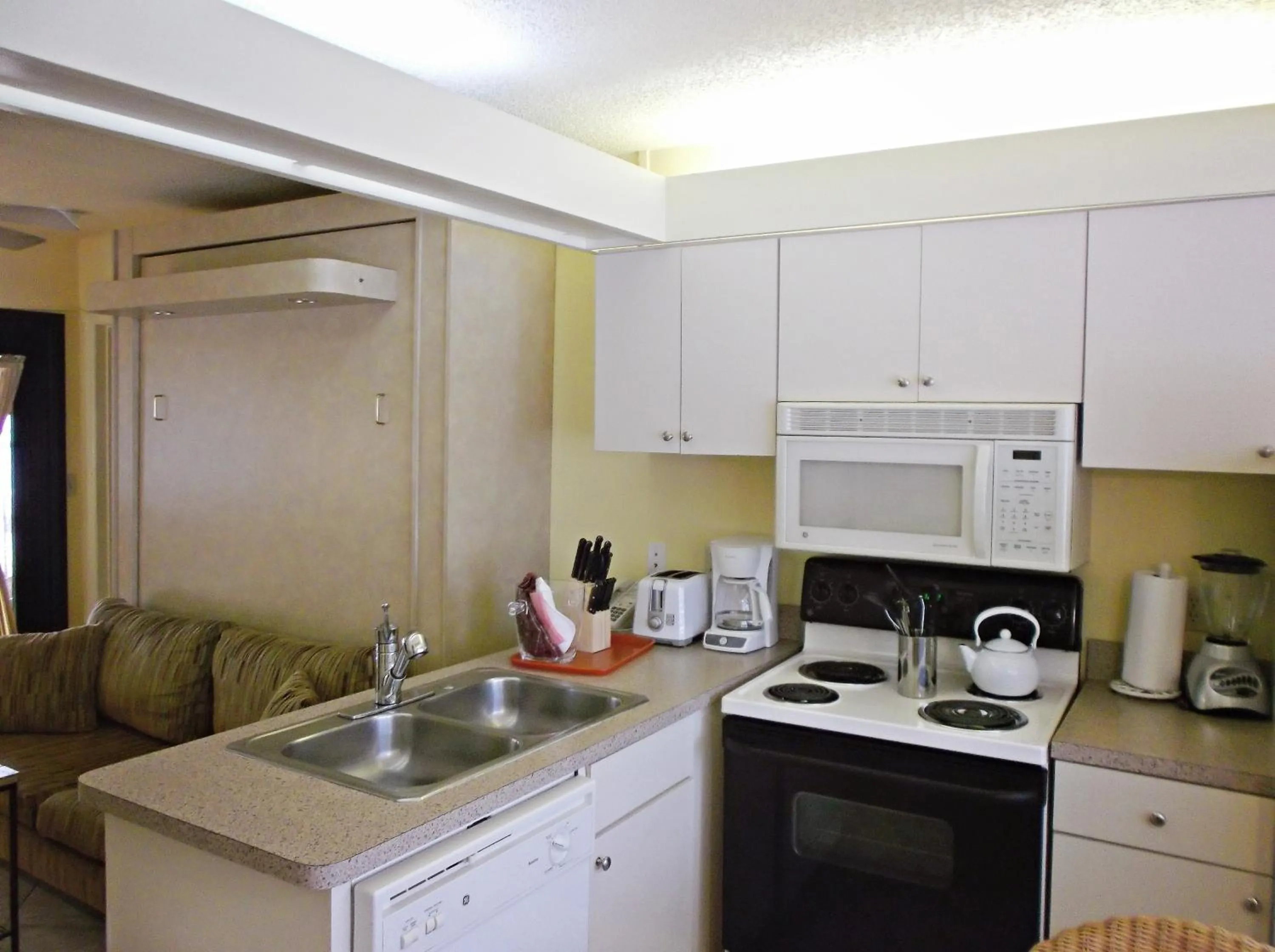 Kitchen or kitchenette in Hollywood Sands Resort