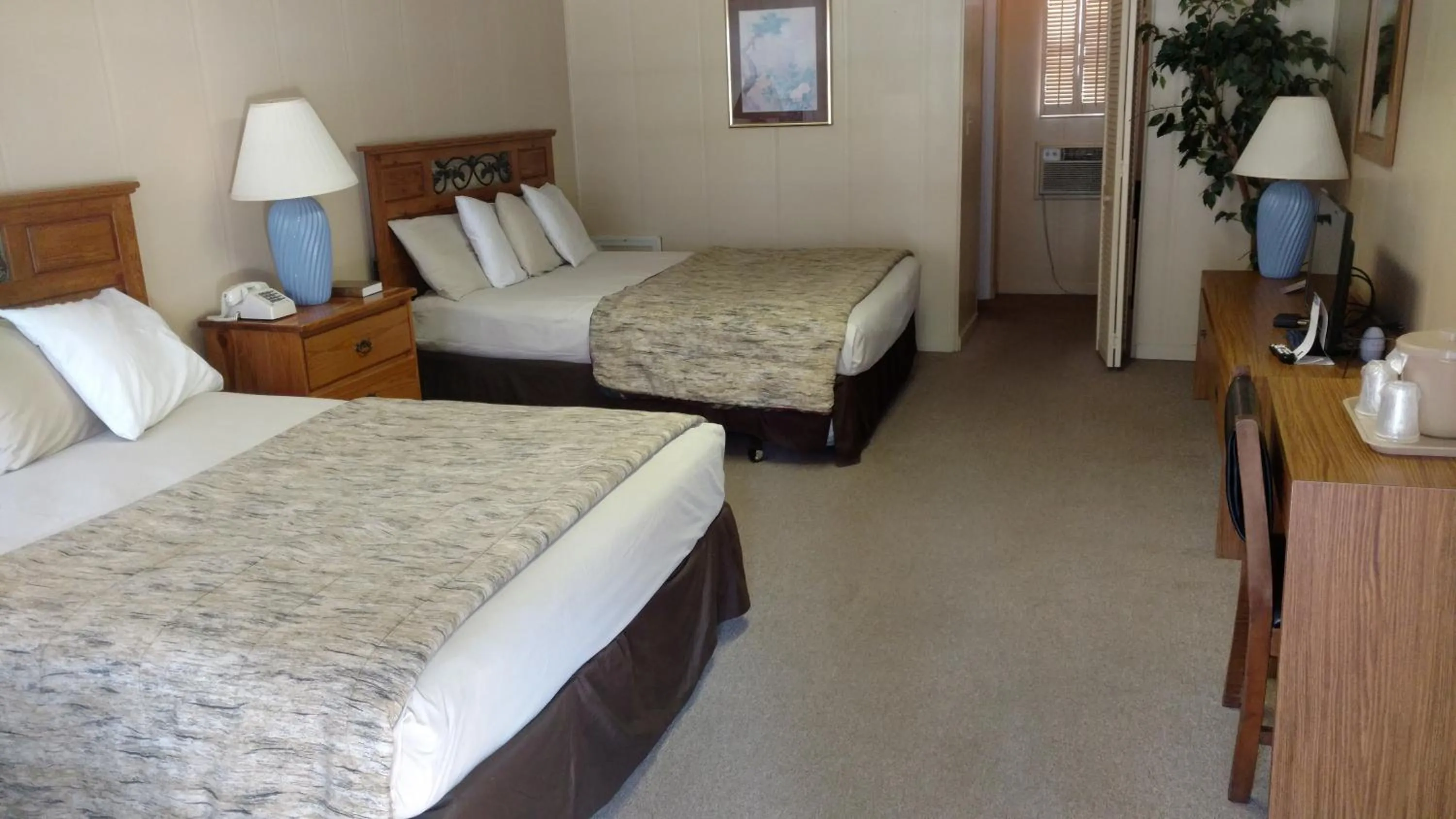 Bed in Five Star Inn - Maggie Valley