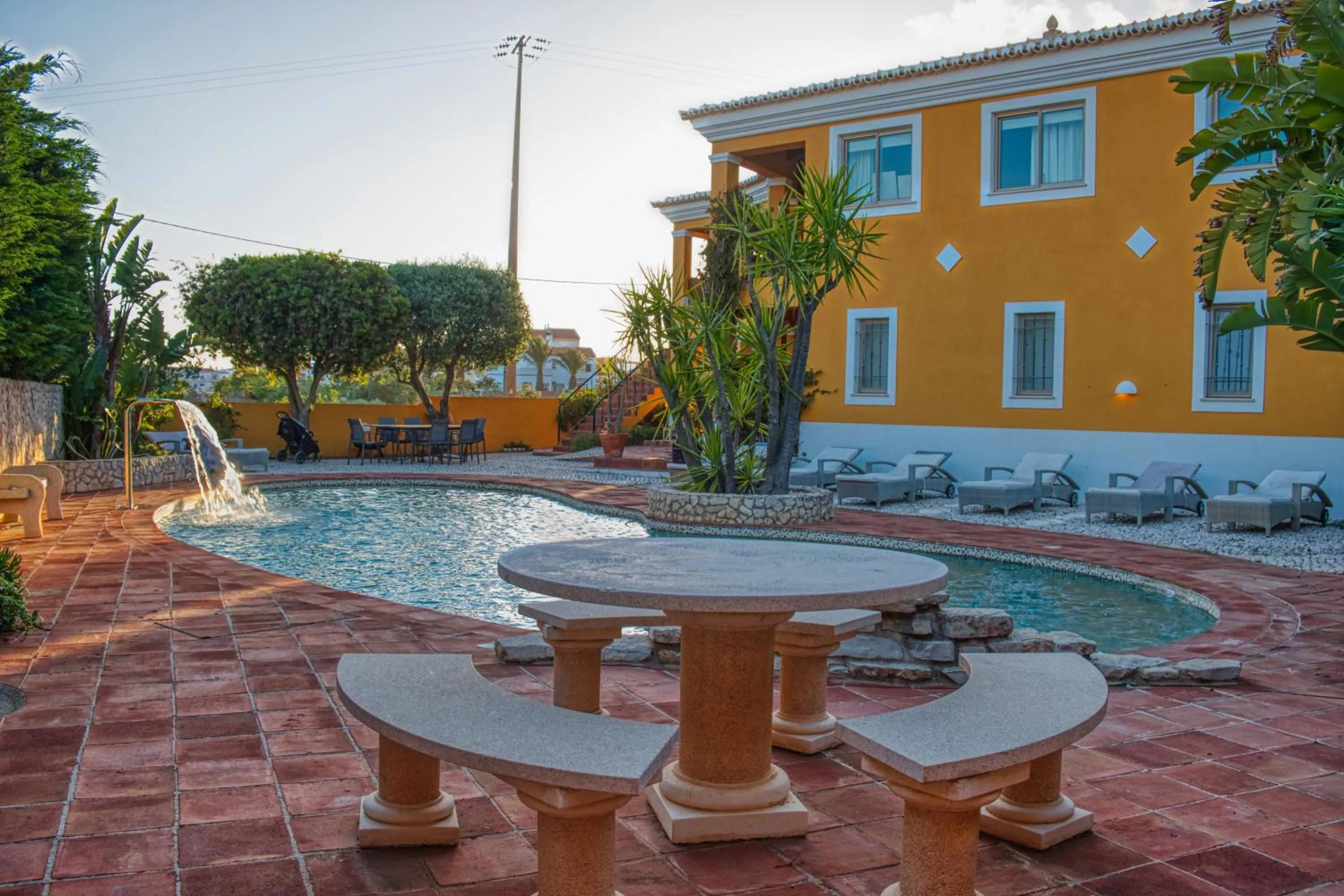 Moonshine Guest House with private studios and private cottage