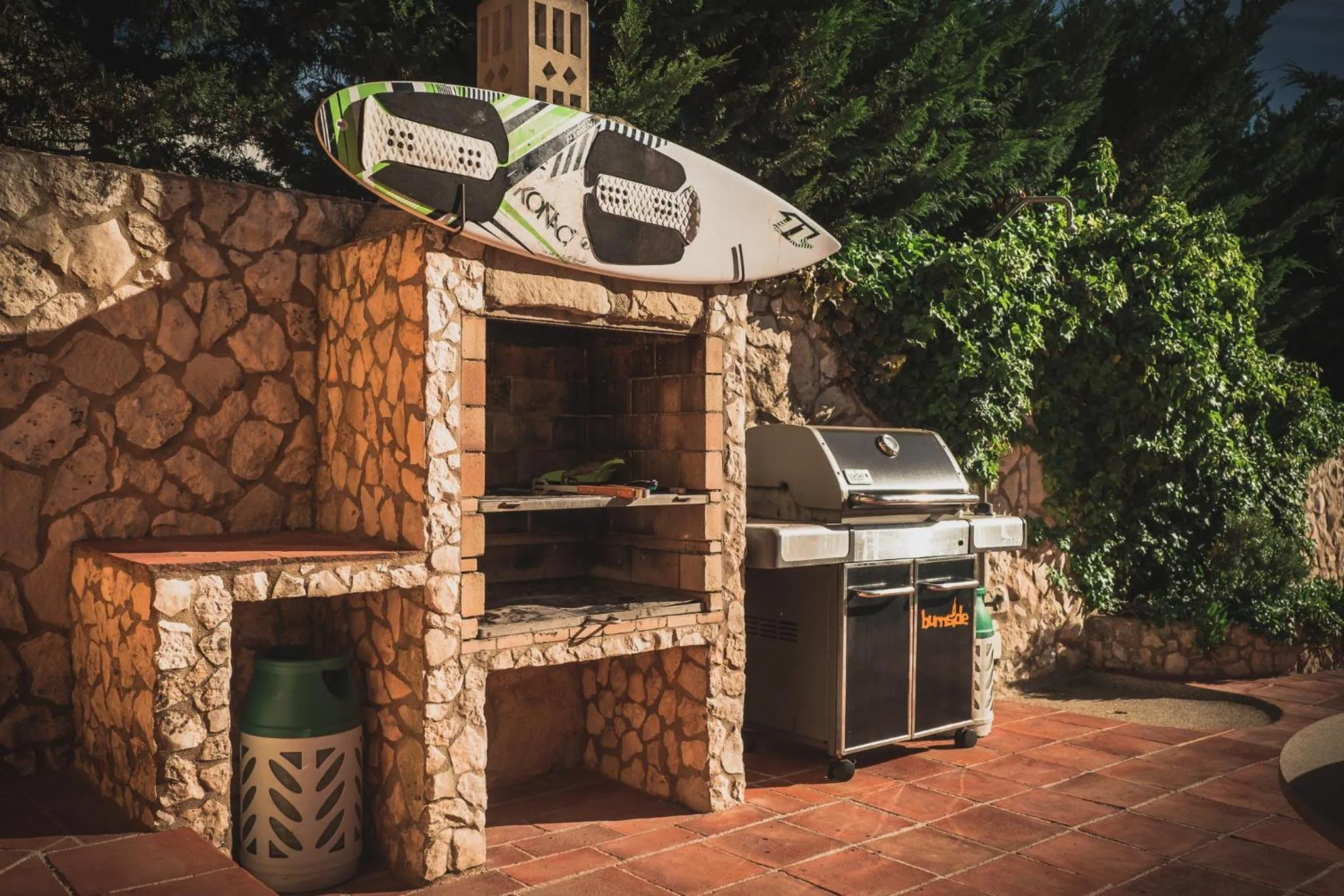 Moonshine Guest House with private studios and private cottage