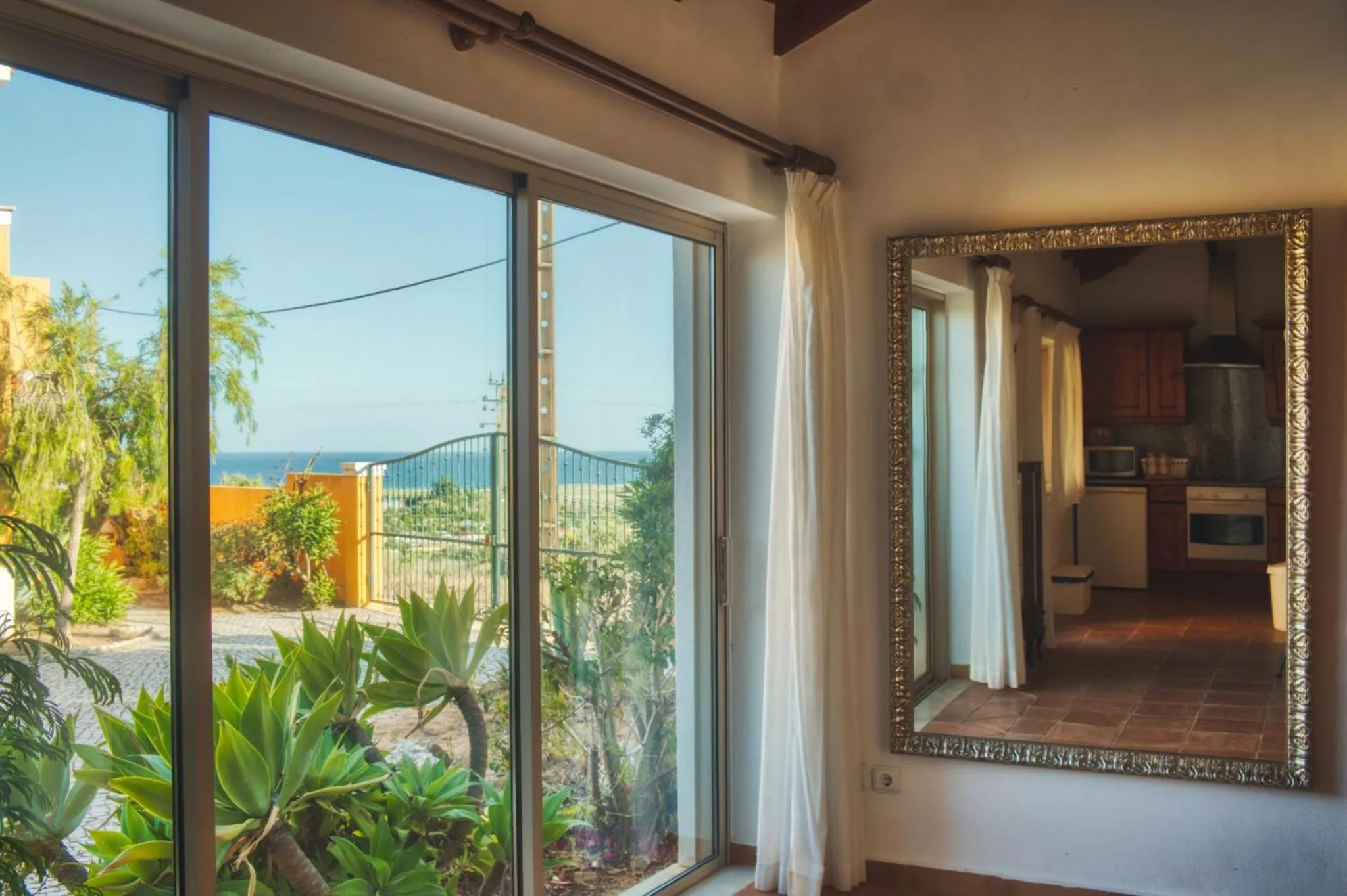 Moonshine Guest House with private studios and private cottage