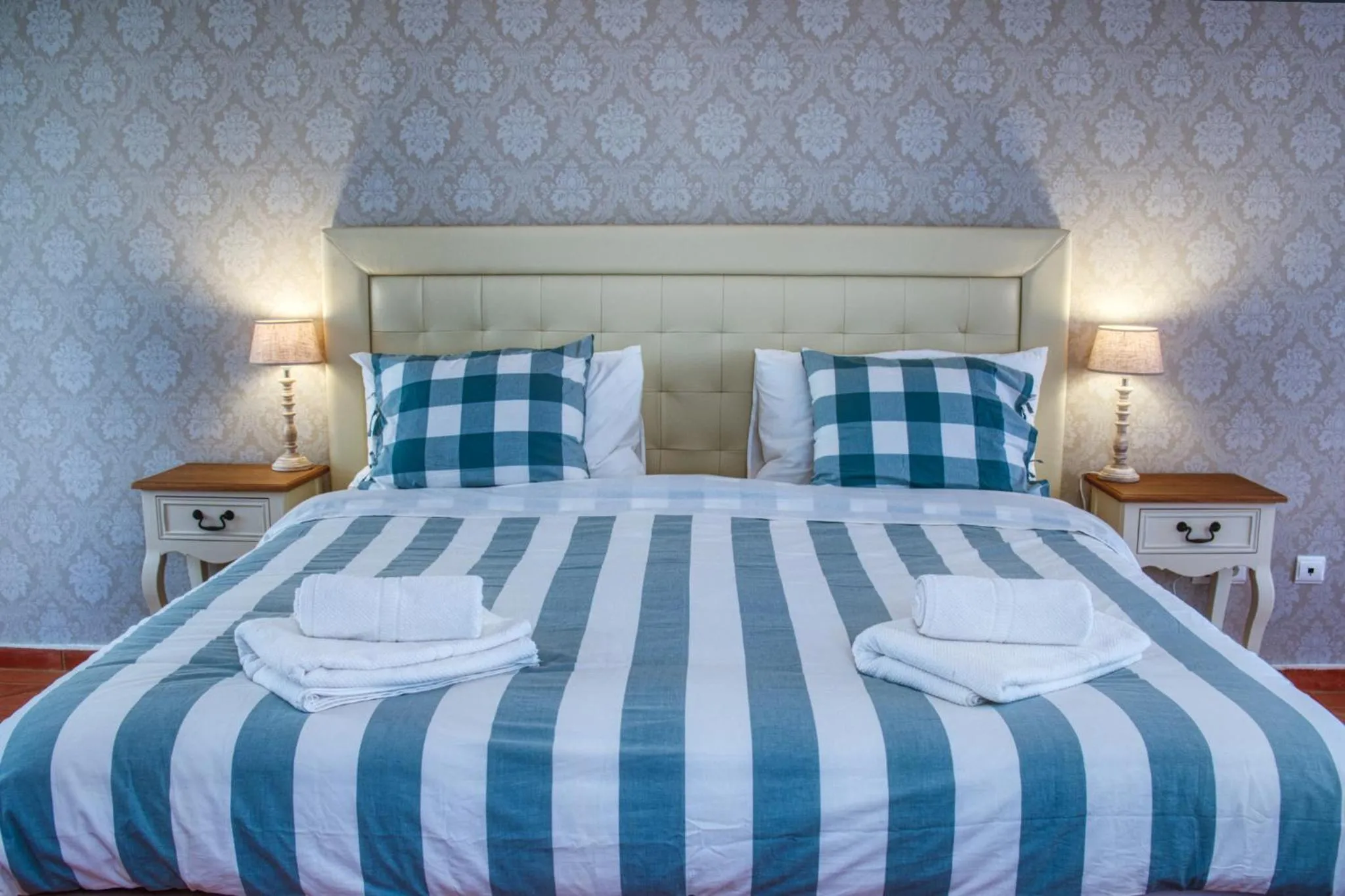 Bed in Moonshine Guest House with private studios and private cottage