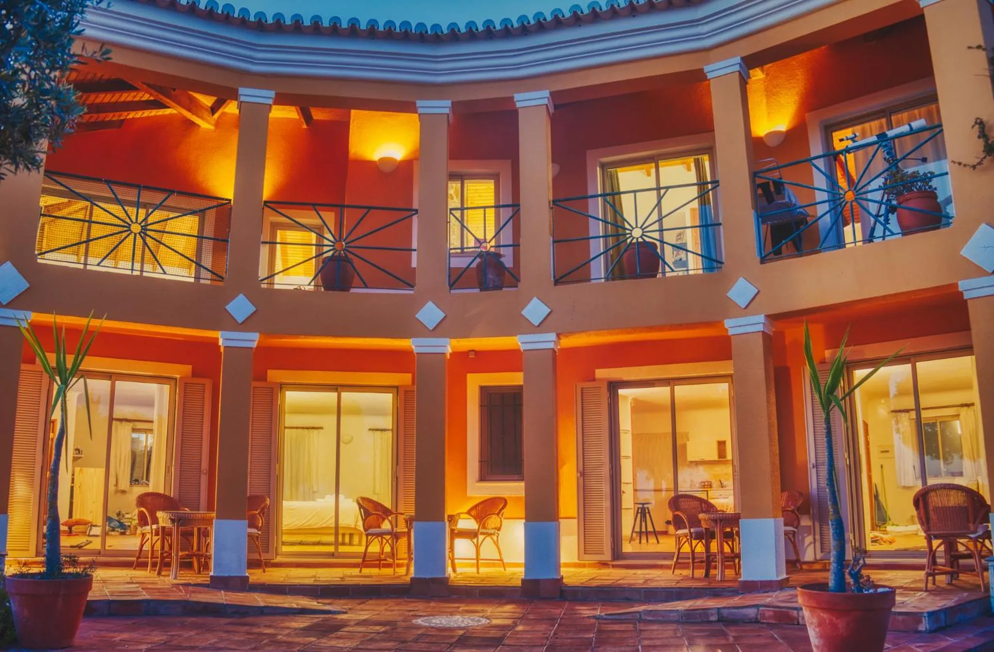 Moonshine Guest House with private studios and private cottage