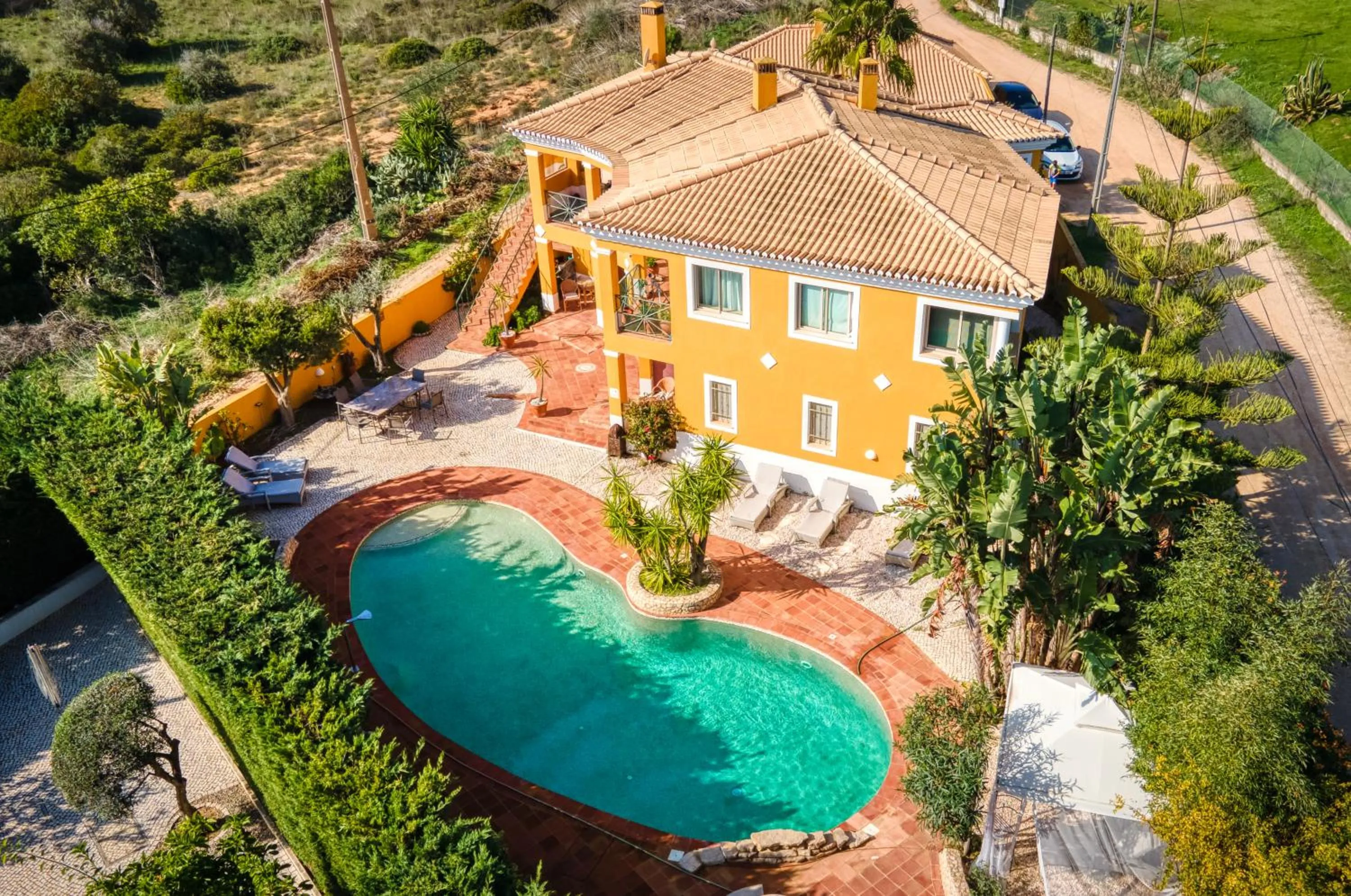 Moonshine Guest House with private studios and private cottage