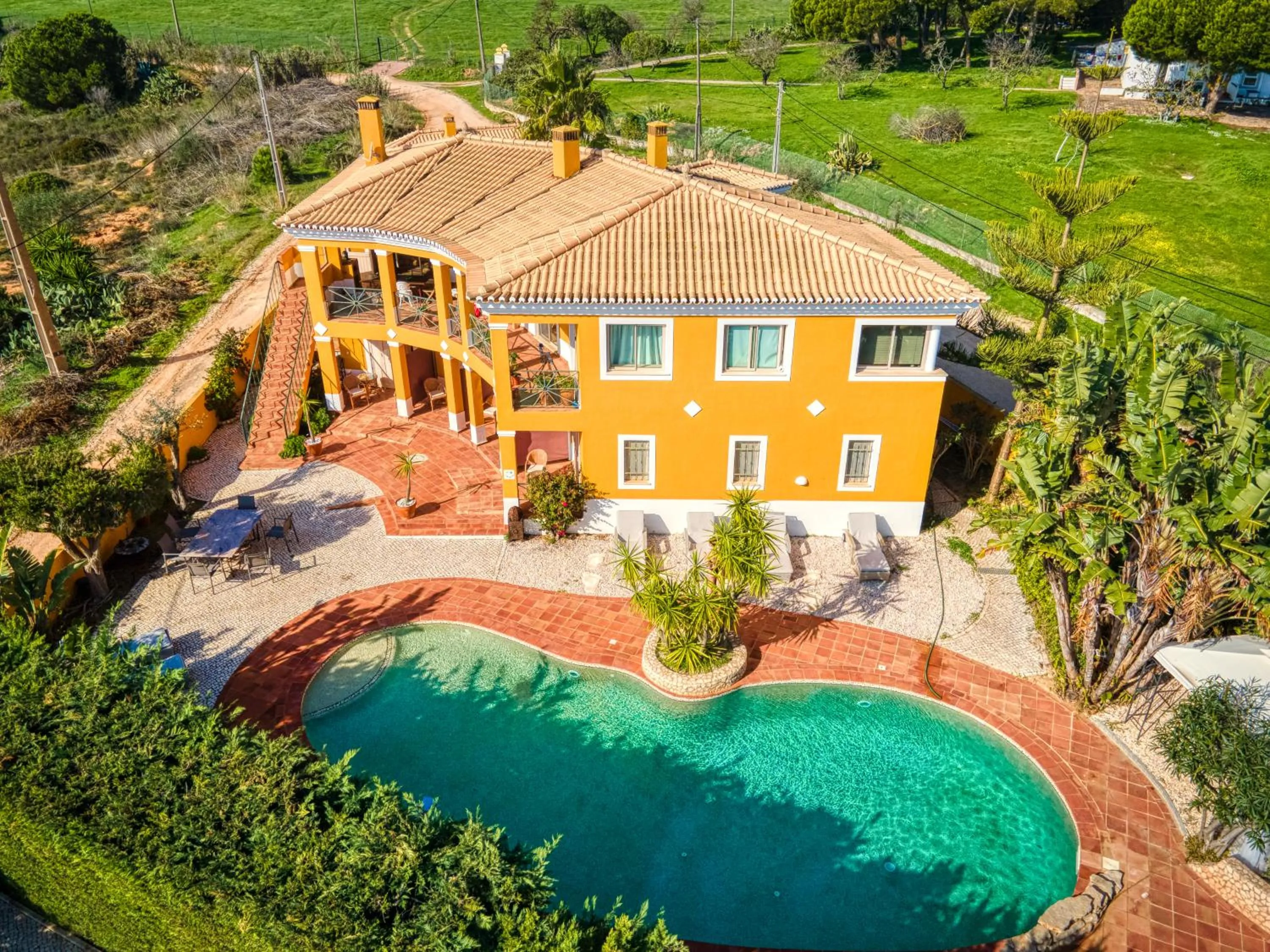 Moonshine Guest House with private studios and private cottage