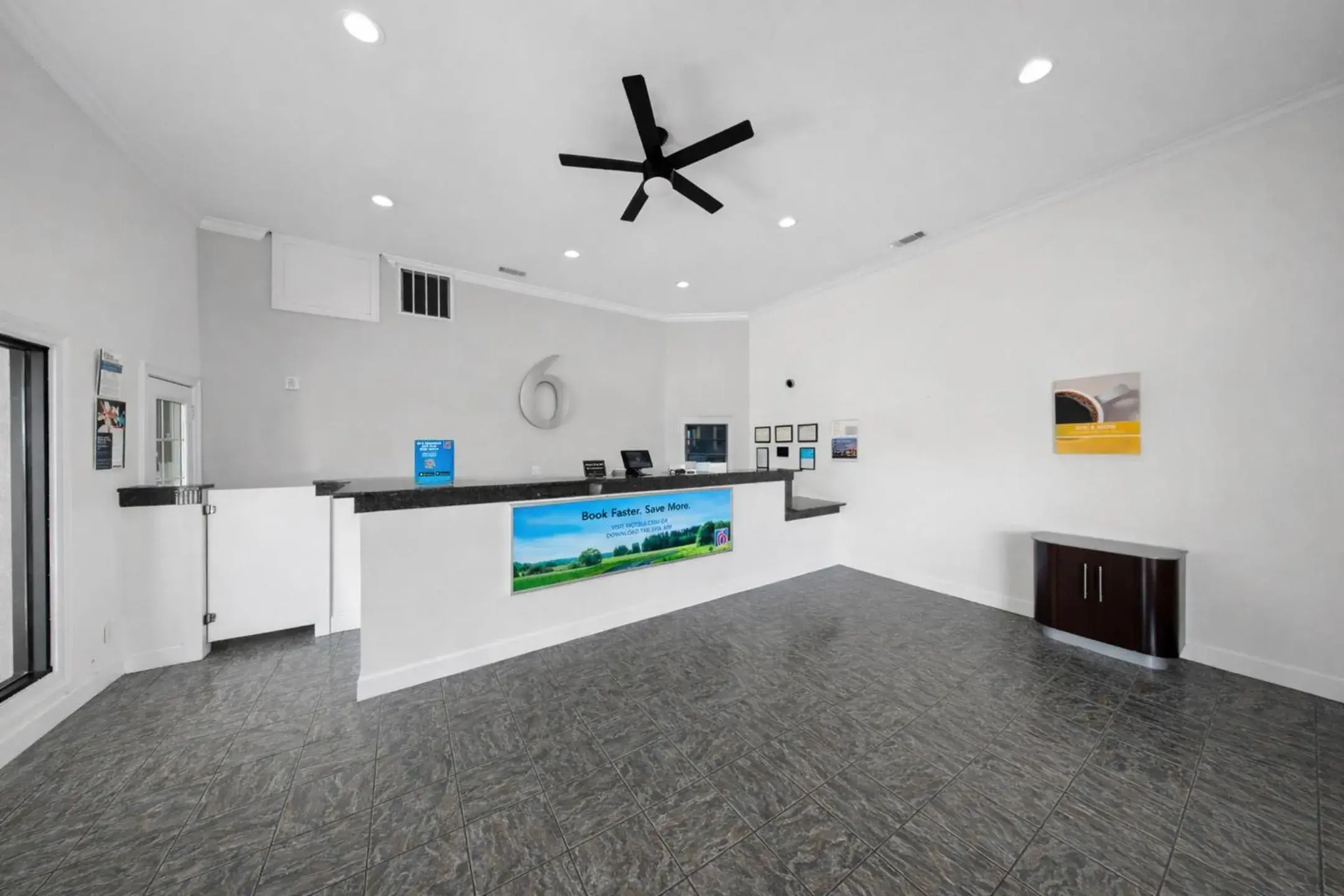 Lobby or reception in Motel 6-Moultrie, GA Lobby or reception in Motel 6-Moultrie, GA