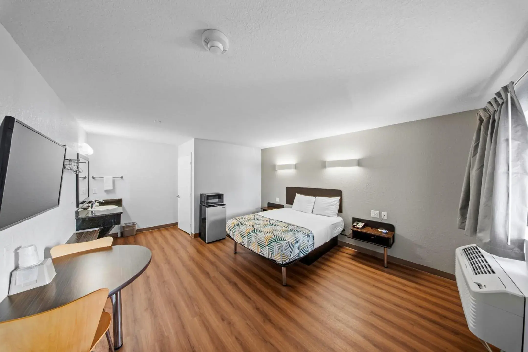 Bedroom, Bed in Motel 6-Moultrie, GA Bedroom, Bed in Motel 6-Moultrie, GA