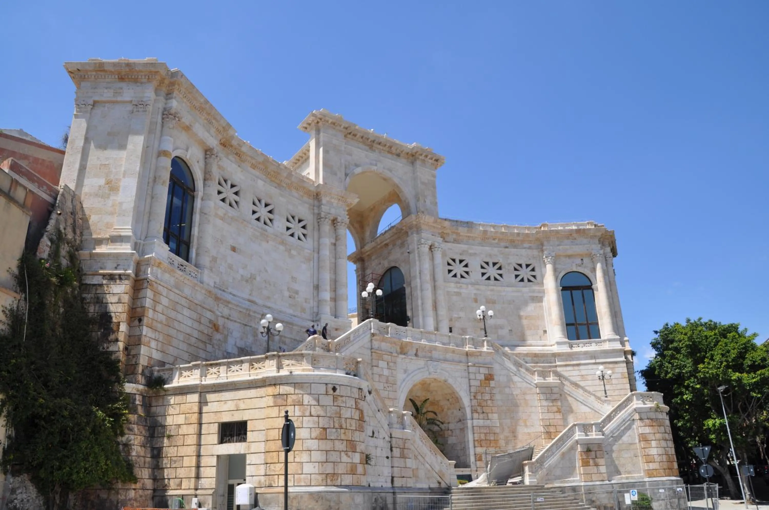 Nearby landmark in EVA LUXURY ROOMS CAGLIARI