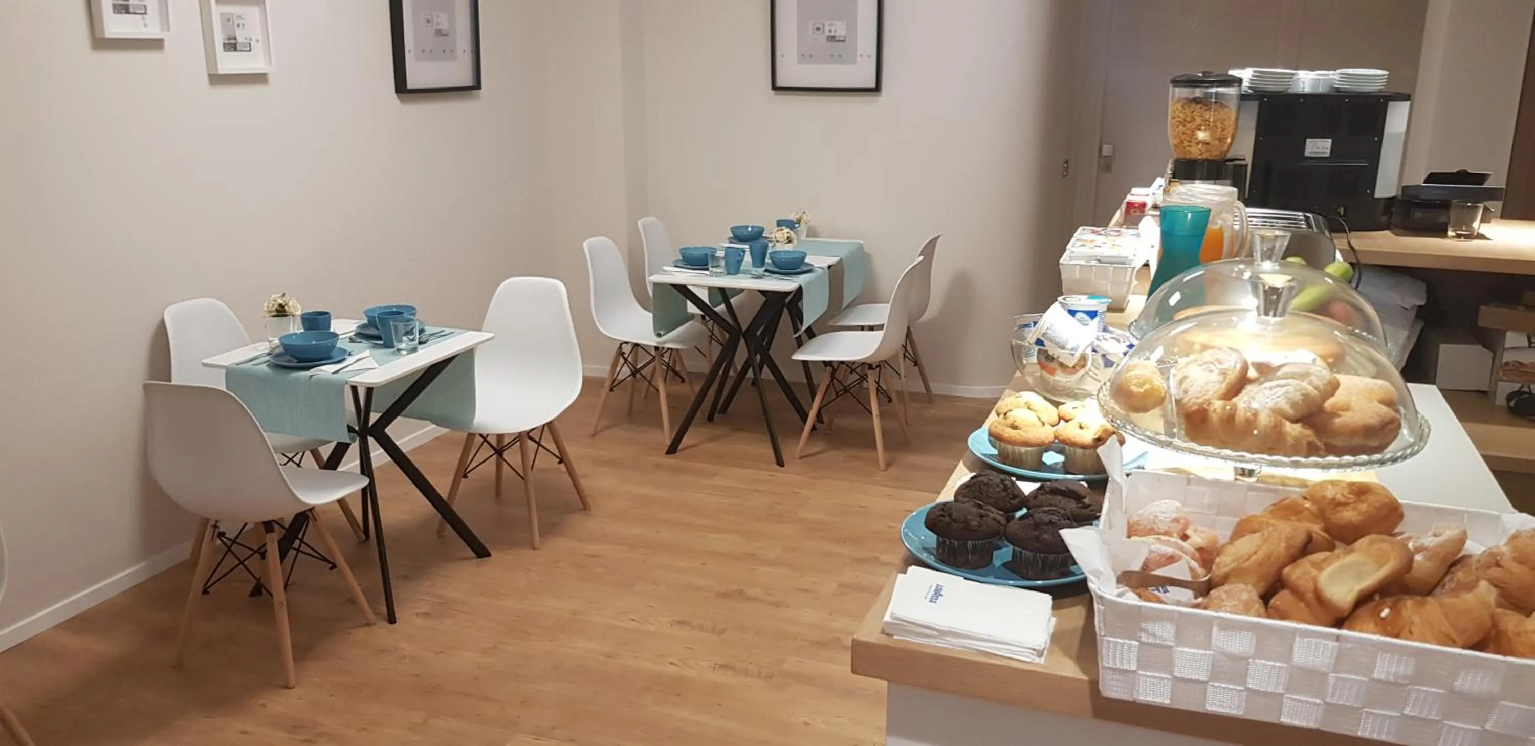 Restaurant/places to eat in EVA LUXURY ROOMS CAGLIARI