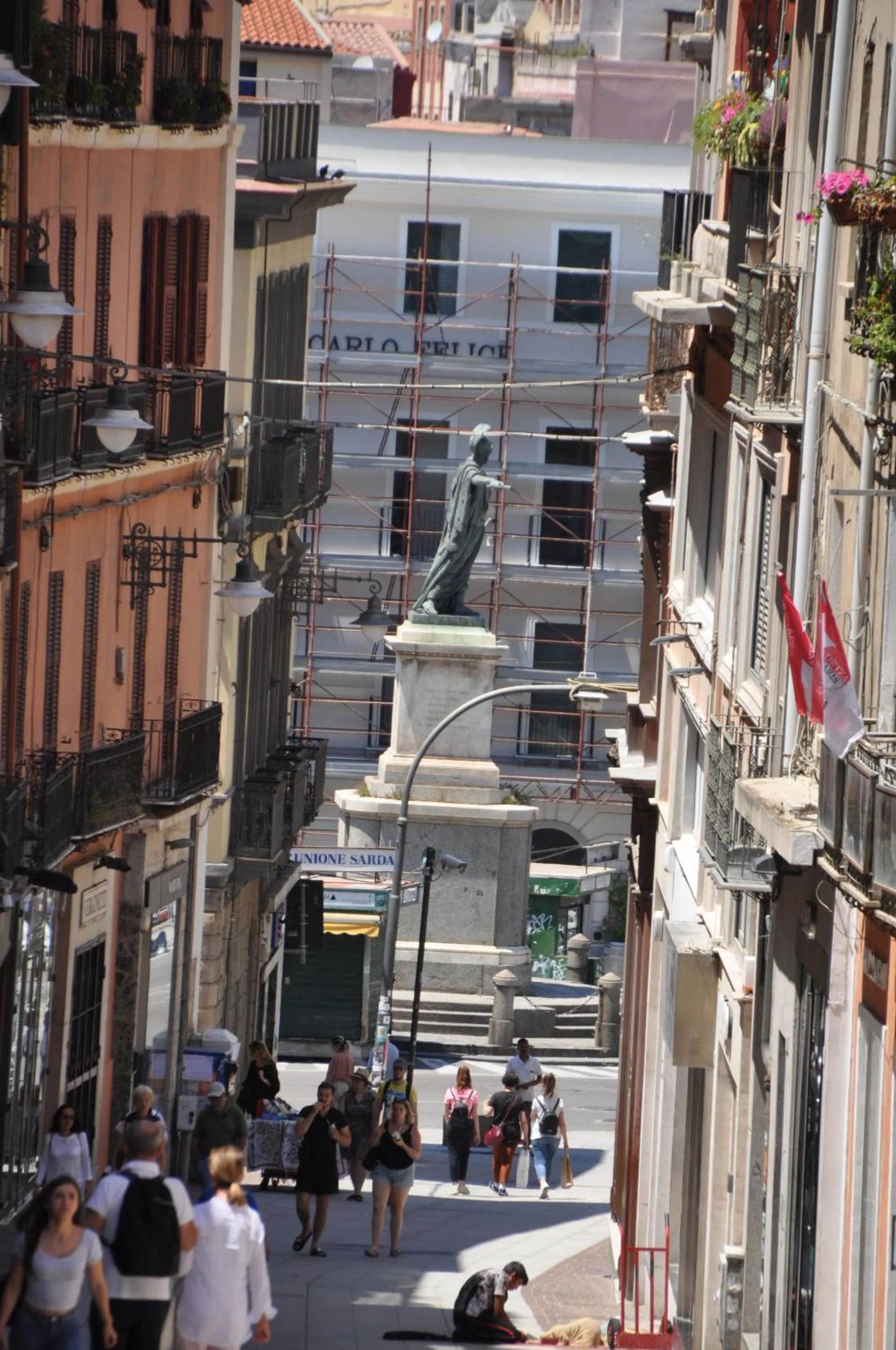 Neighbourhood in EVA LUXURY ROOMS CAGLIARI