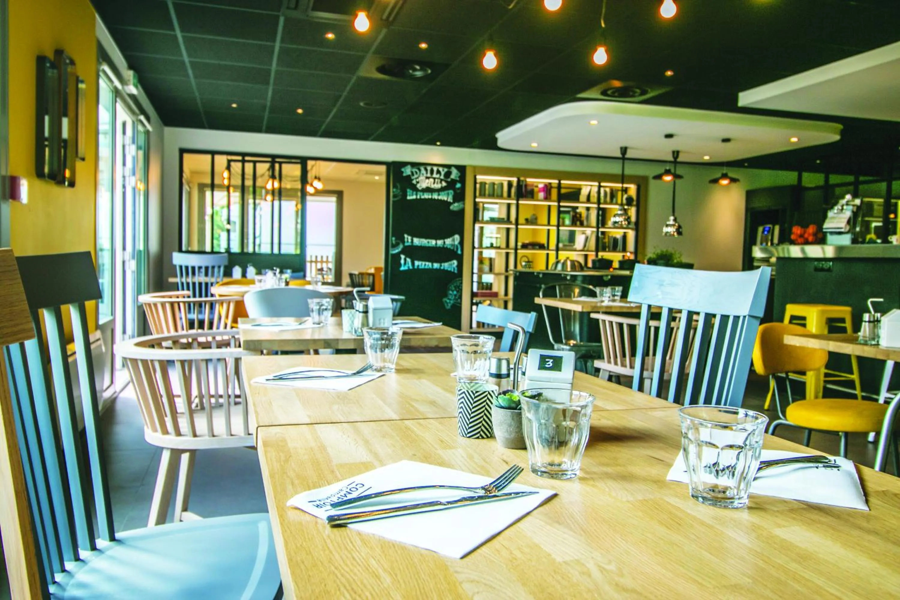 Restaurant/places to eat in Campanile Hotel Senlis