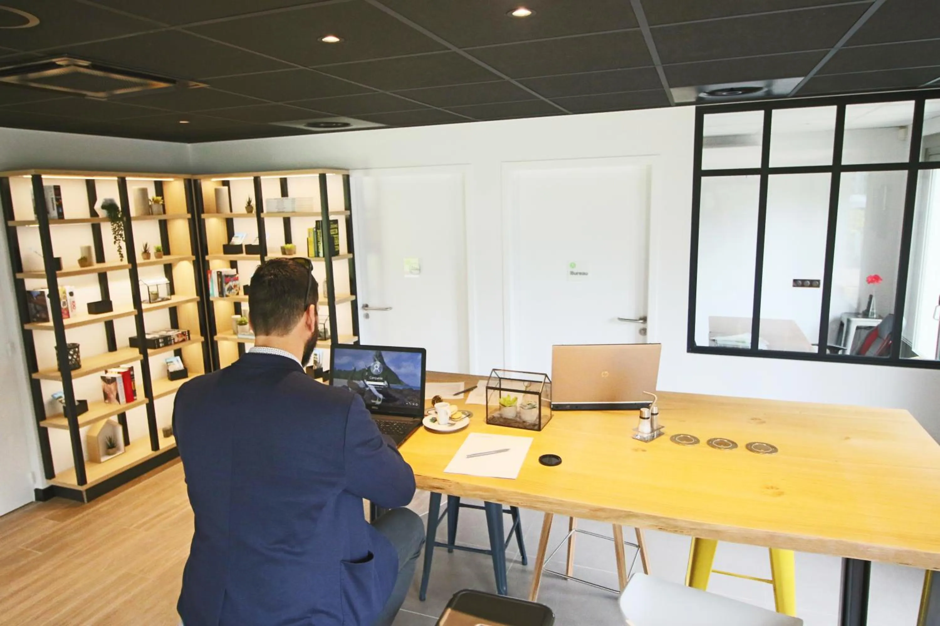 TV and multimedia in Campanile Hotel Senlis