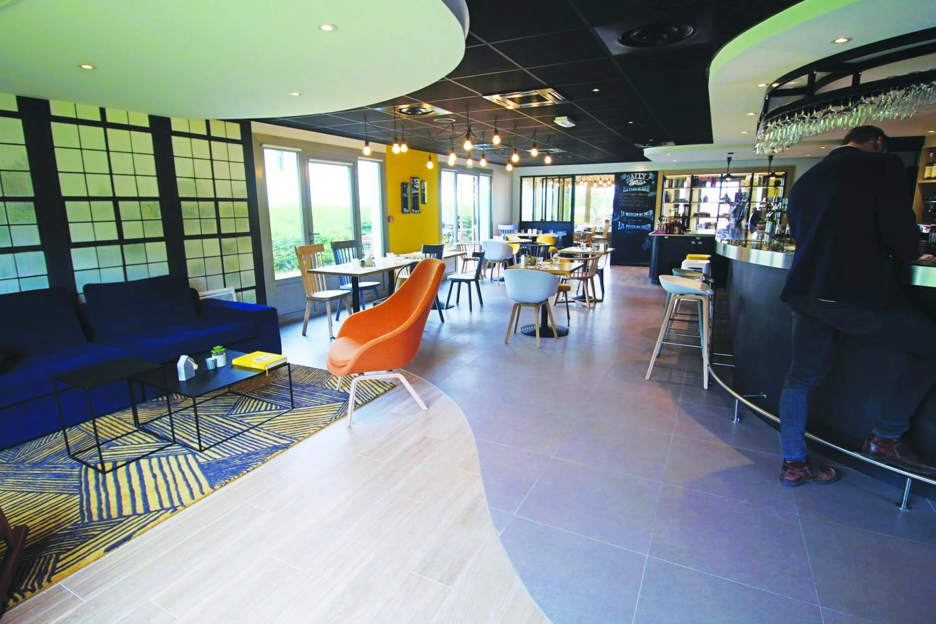 Restaurant/places to eat in Campanile Hotel Senlis