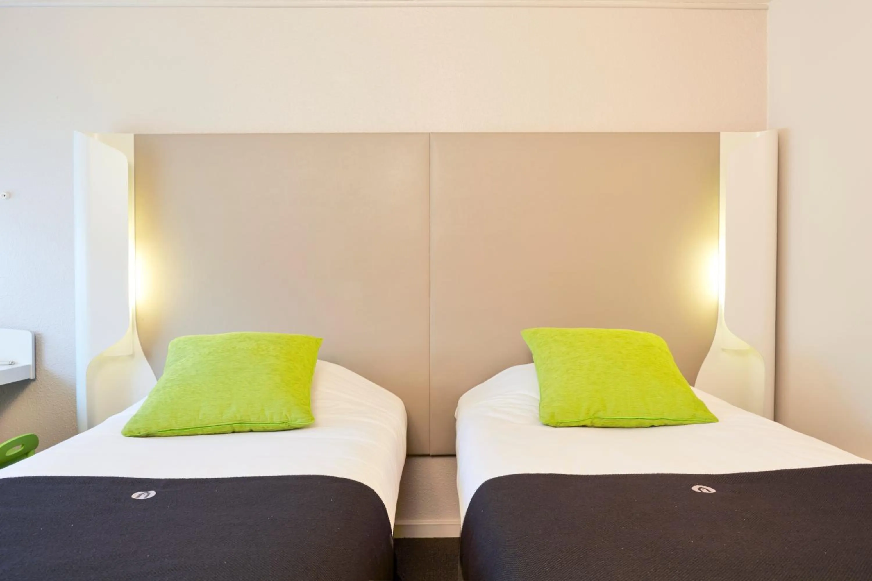 Bed in Campanile Hotel Senlis