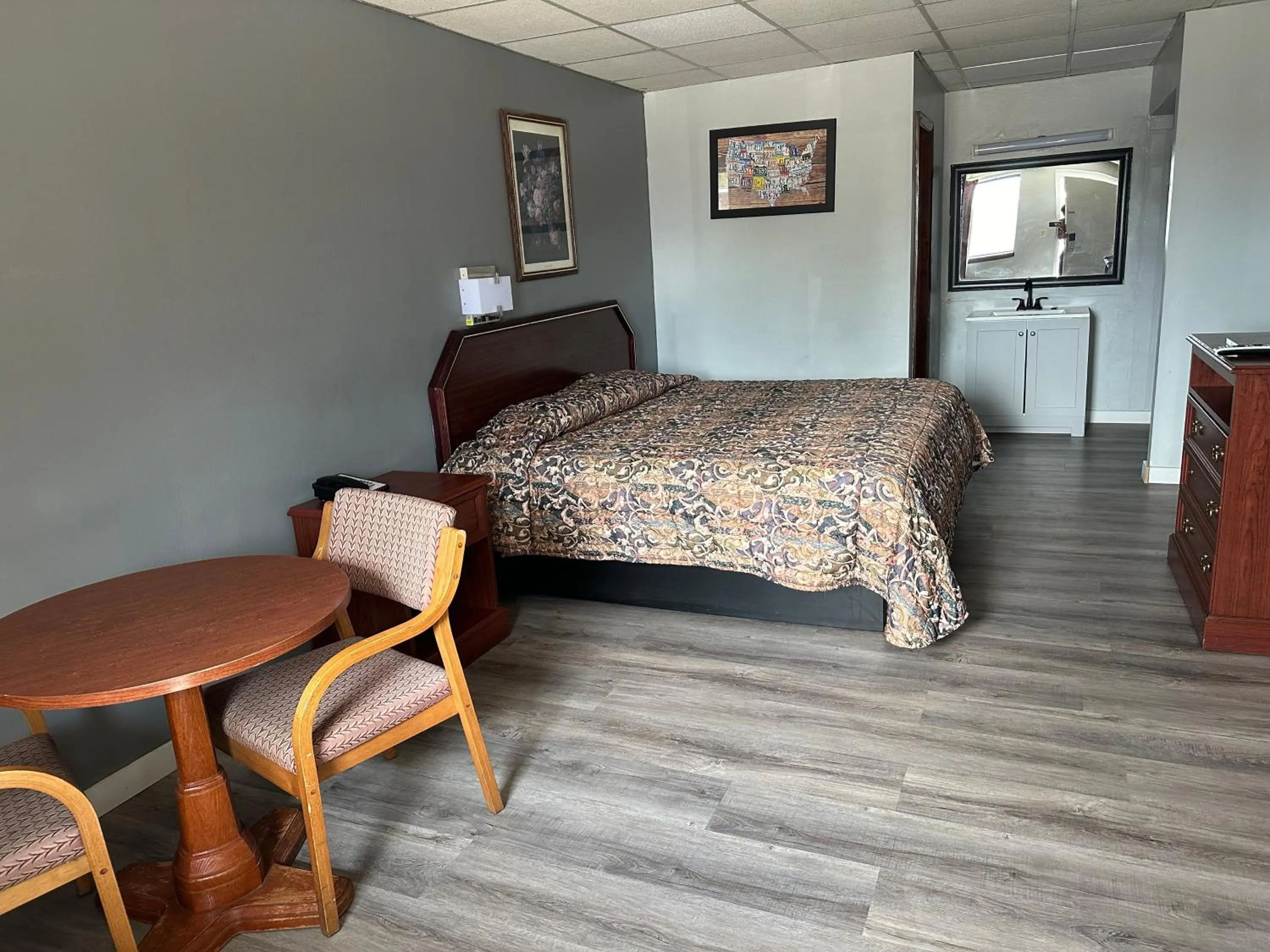 Bed in Budget Inn-Gadsden
