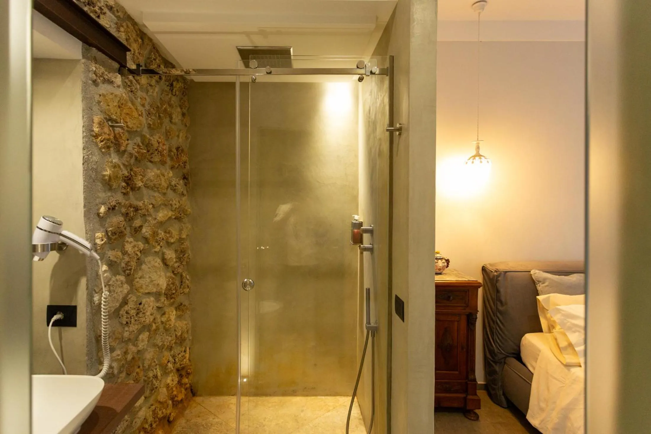 Shower in Oikos in Terre di Zaccanello