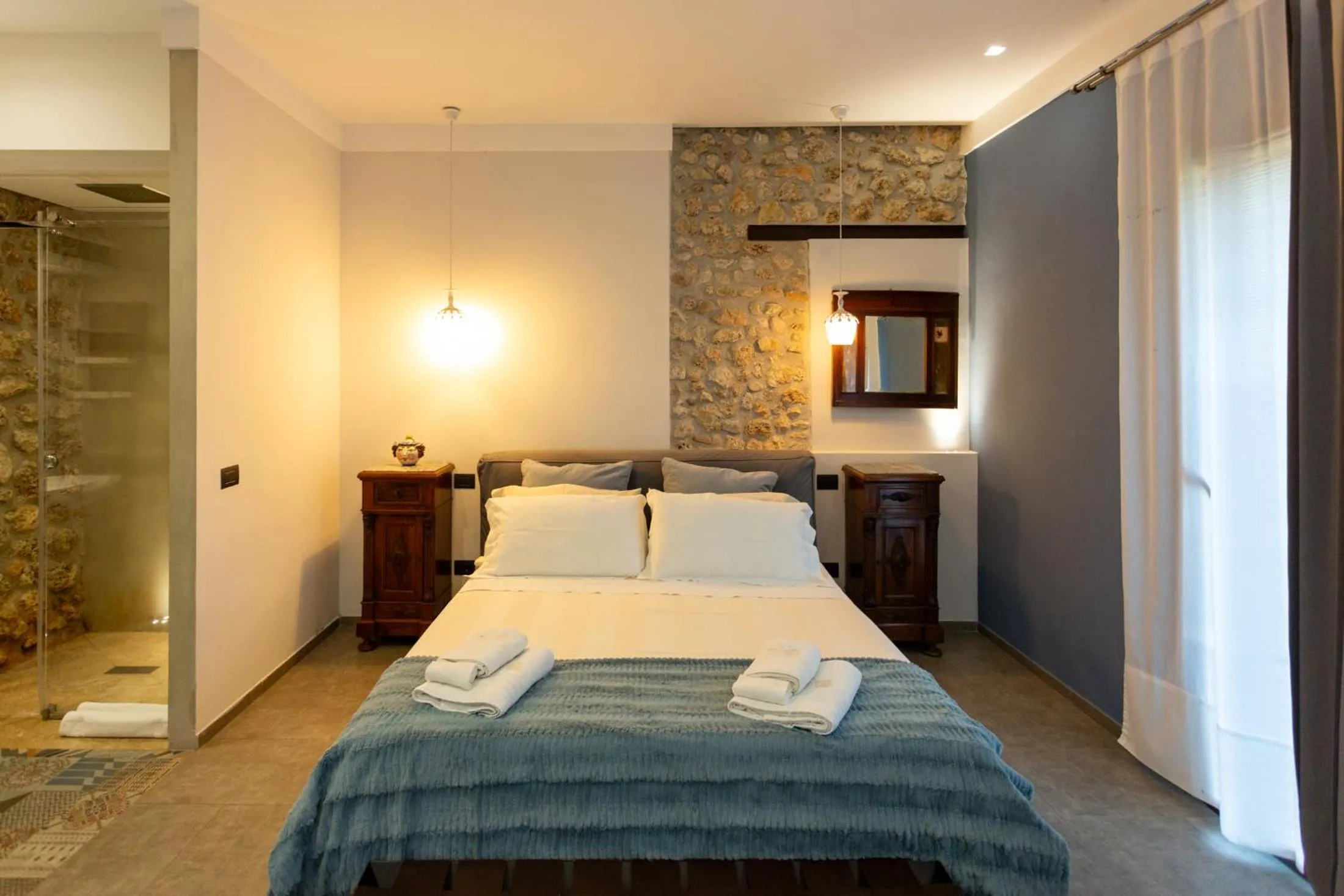 Photo of the whole room, Bed in Oikos in Terre di Zaccanello