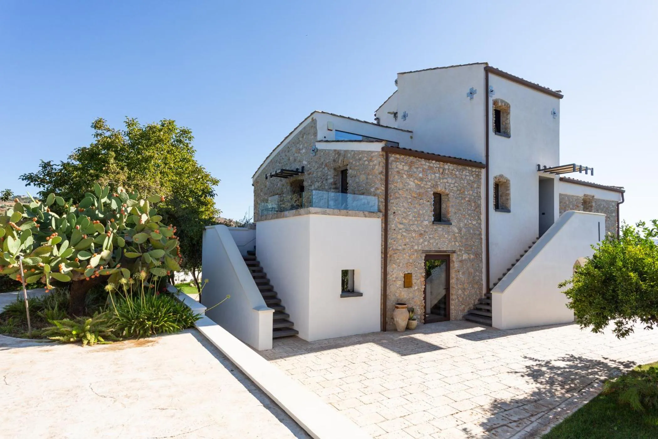 Property building in Oikos in Terre di Zaccanello