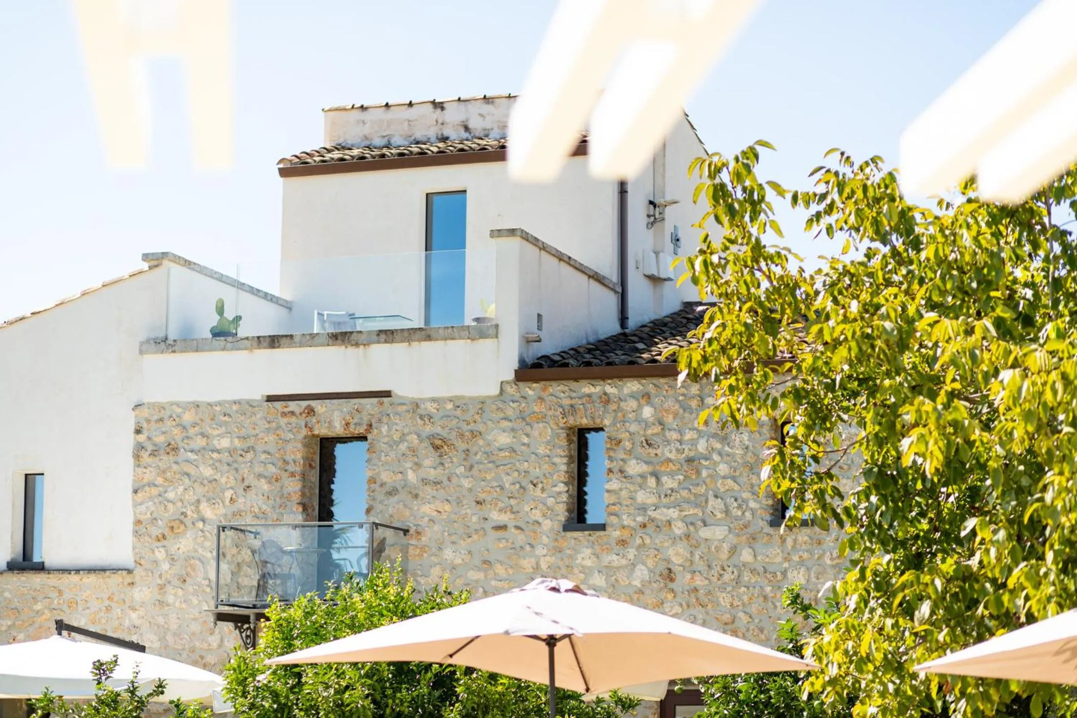 Property building in Oikos in Terre di Zaccanello
