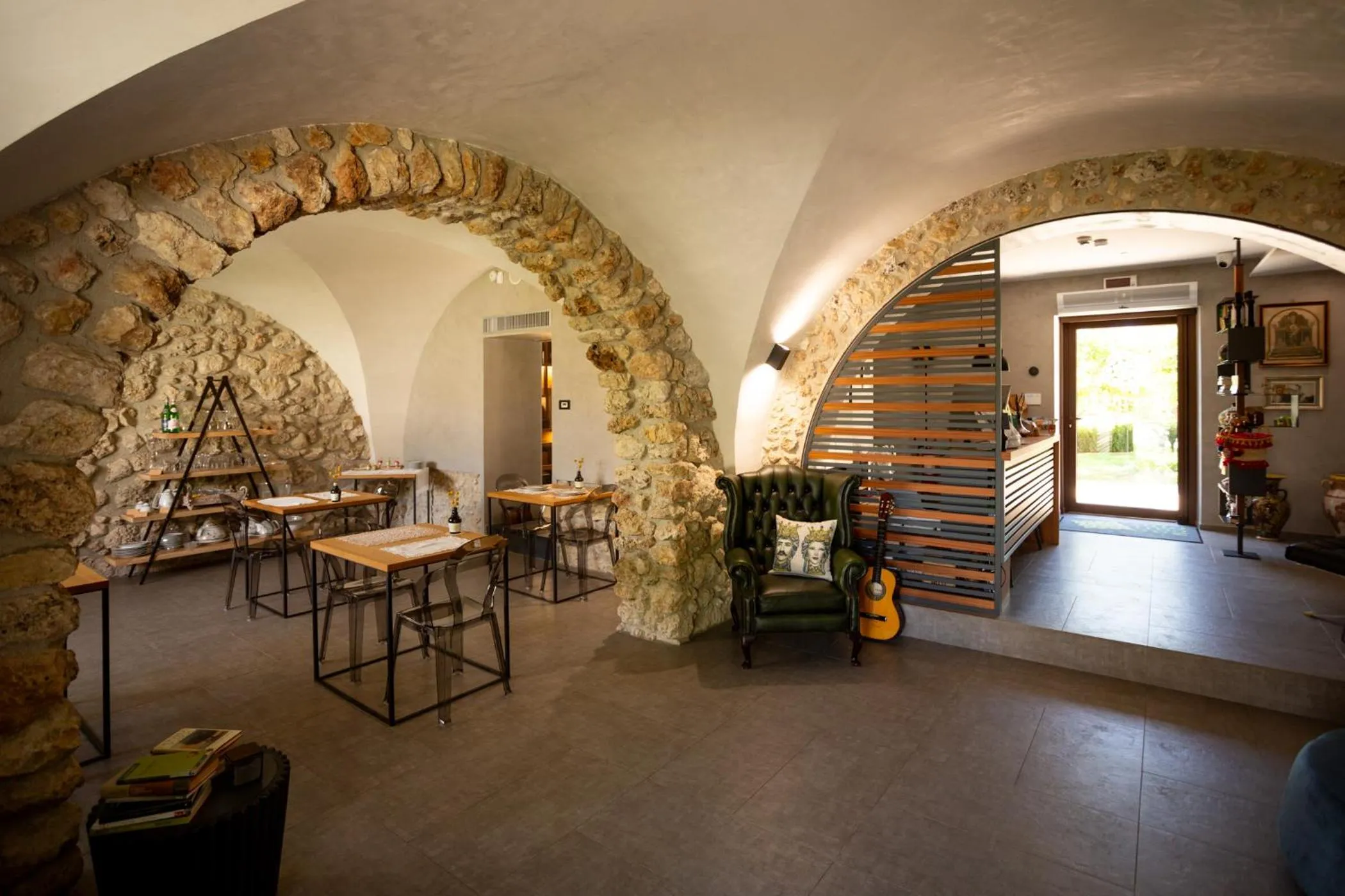 Restaurant/places to eat in Oikos in Terre di Zaccanello