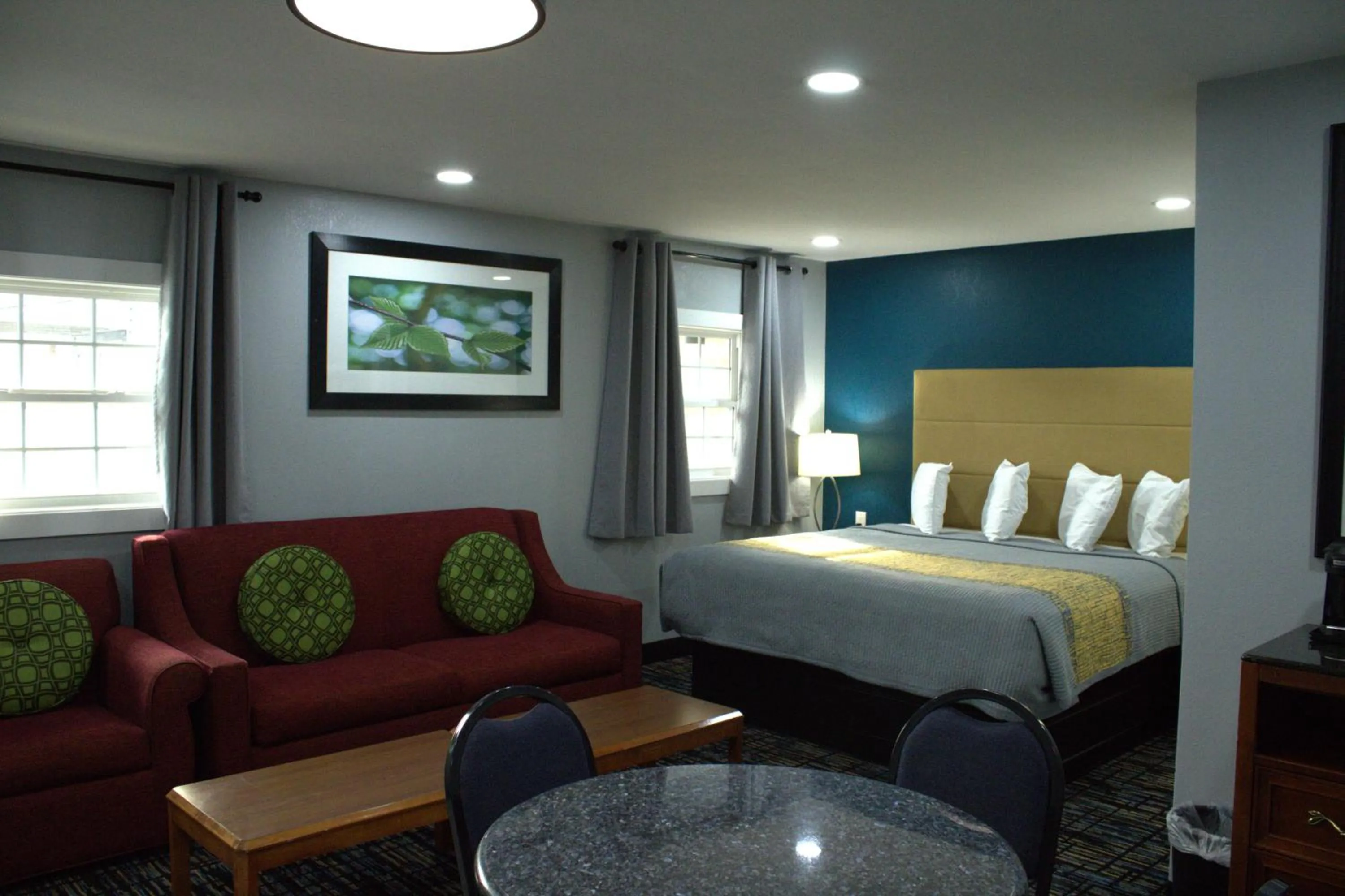 Bed in HavenPointe Inn & Suites